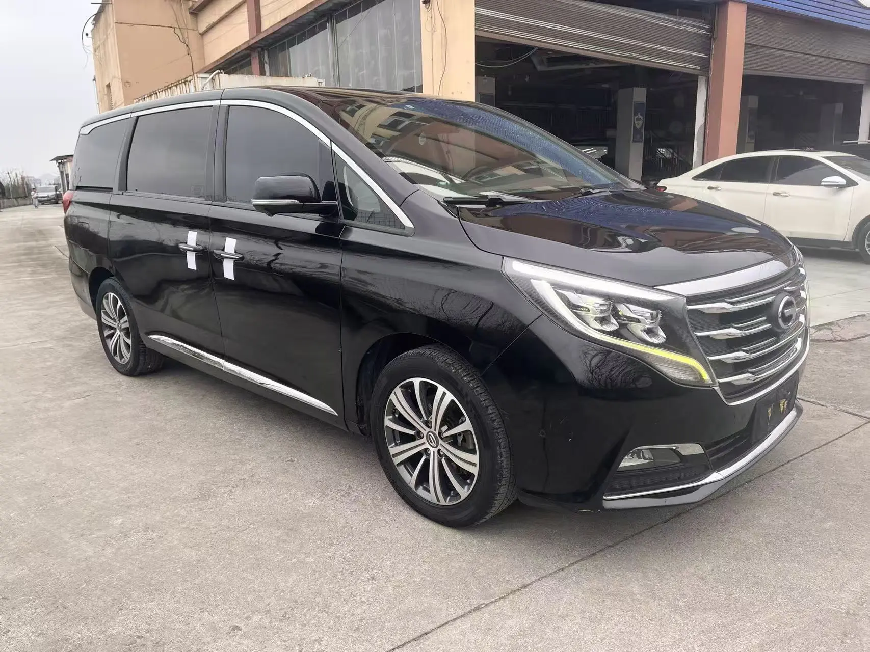 GAC Trumpchi M8  из Китая