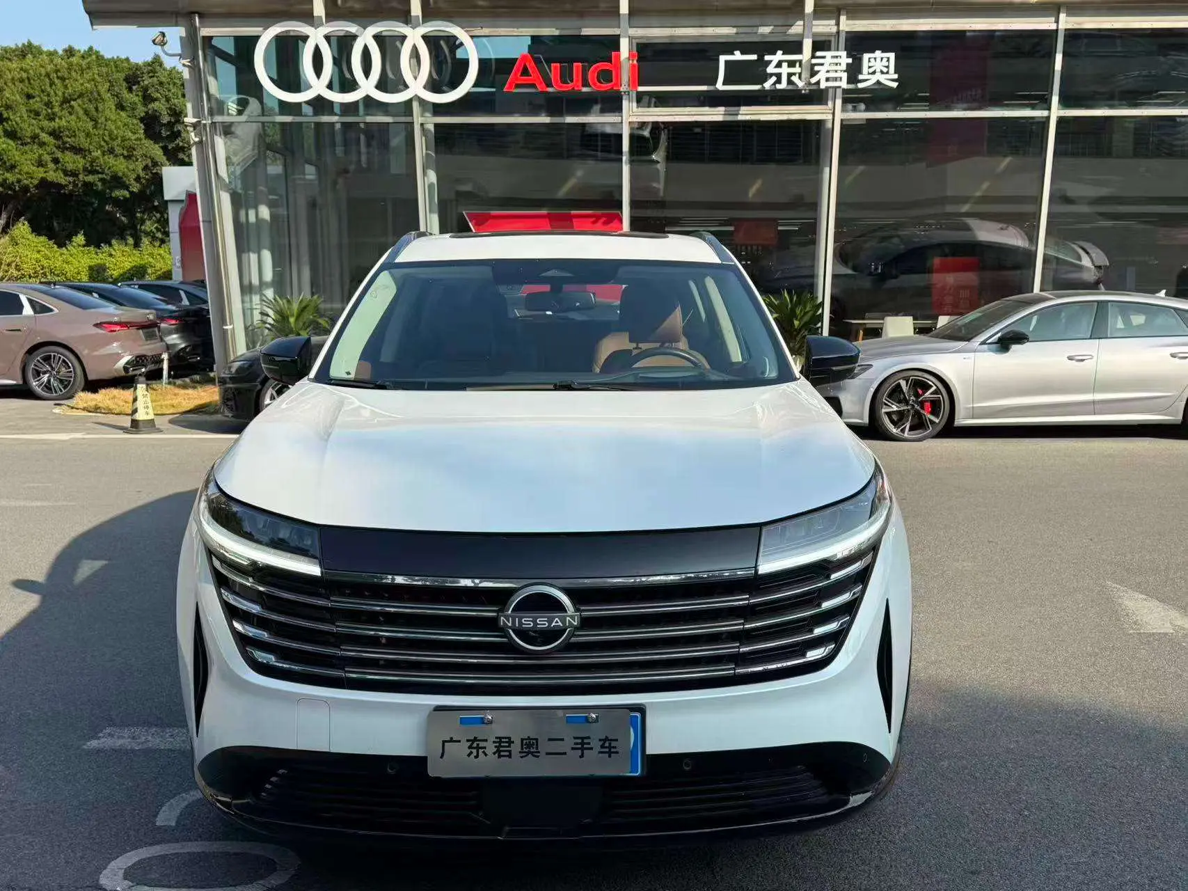 Nissan Explore the land  из Китая