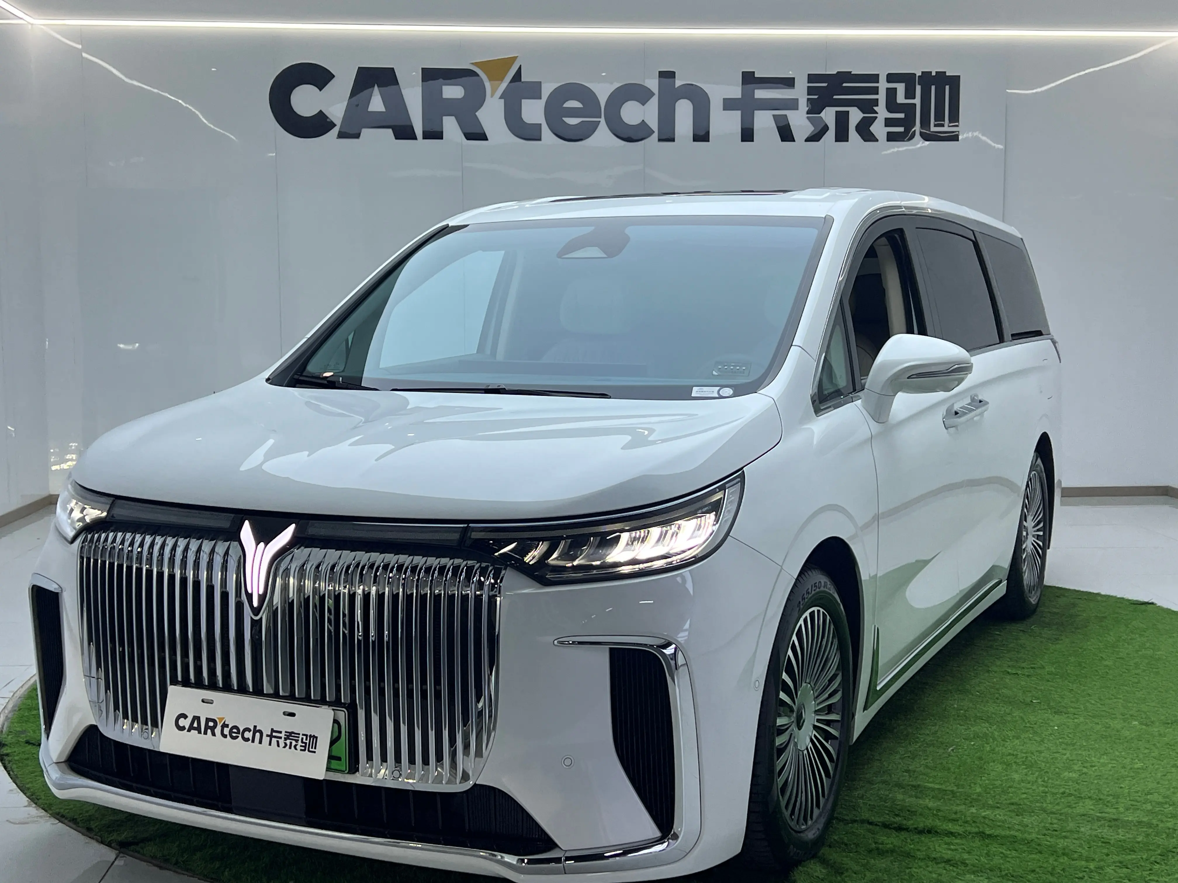 Voyah Lantu Dreamer PHEV  из Китая