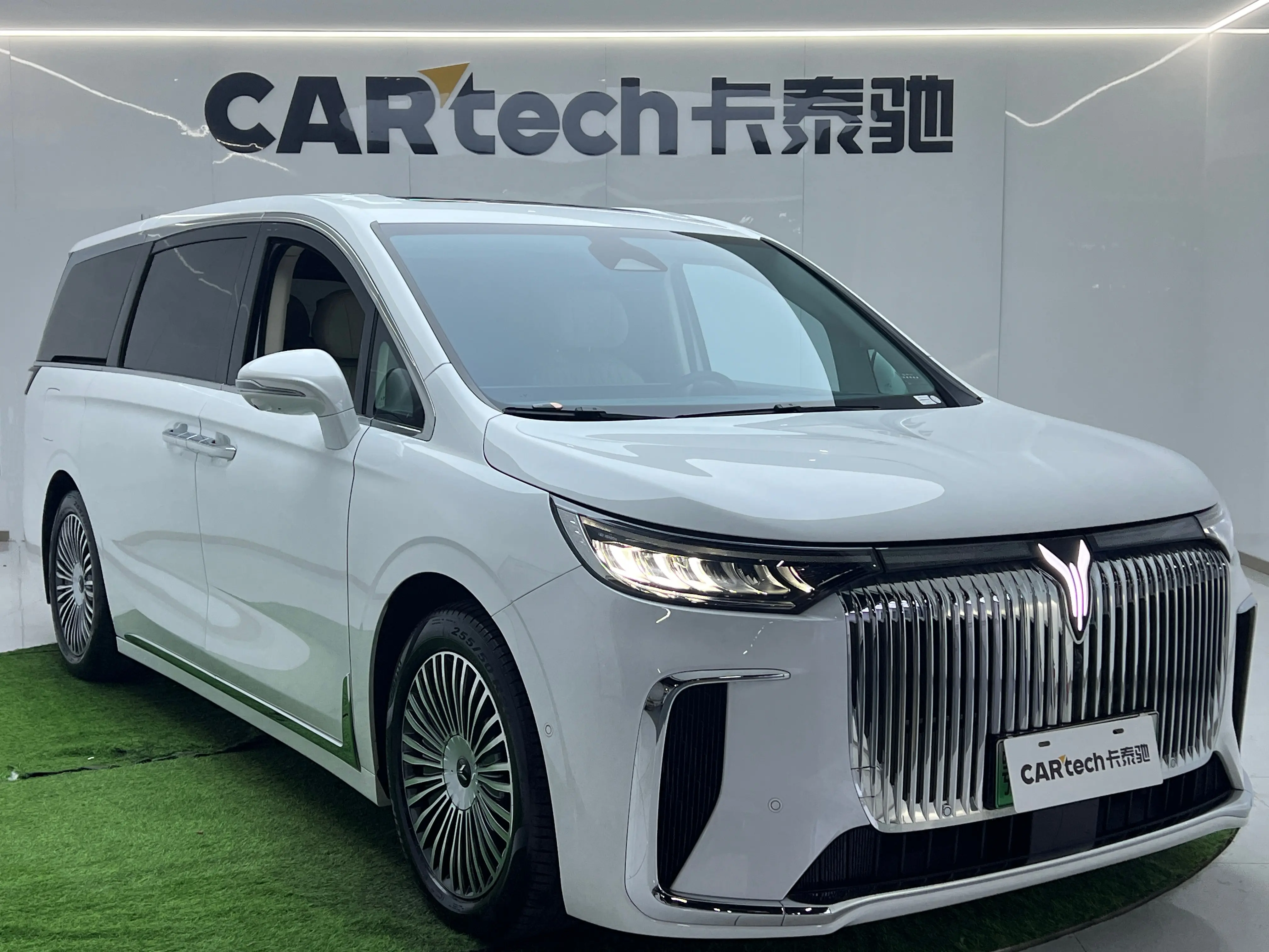 Voyah Lantu Dreamer PHEV  из Китая