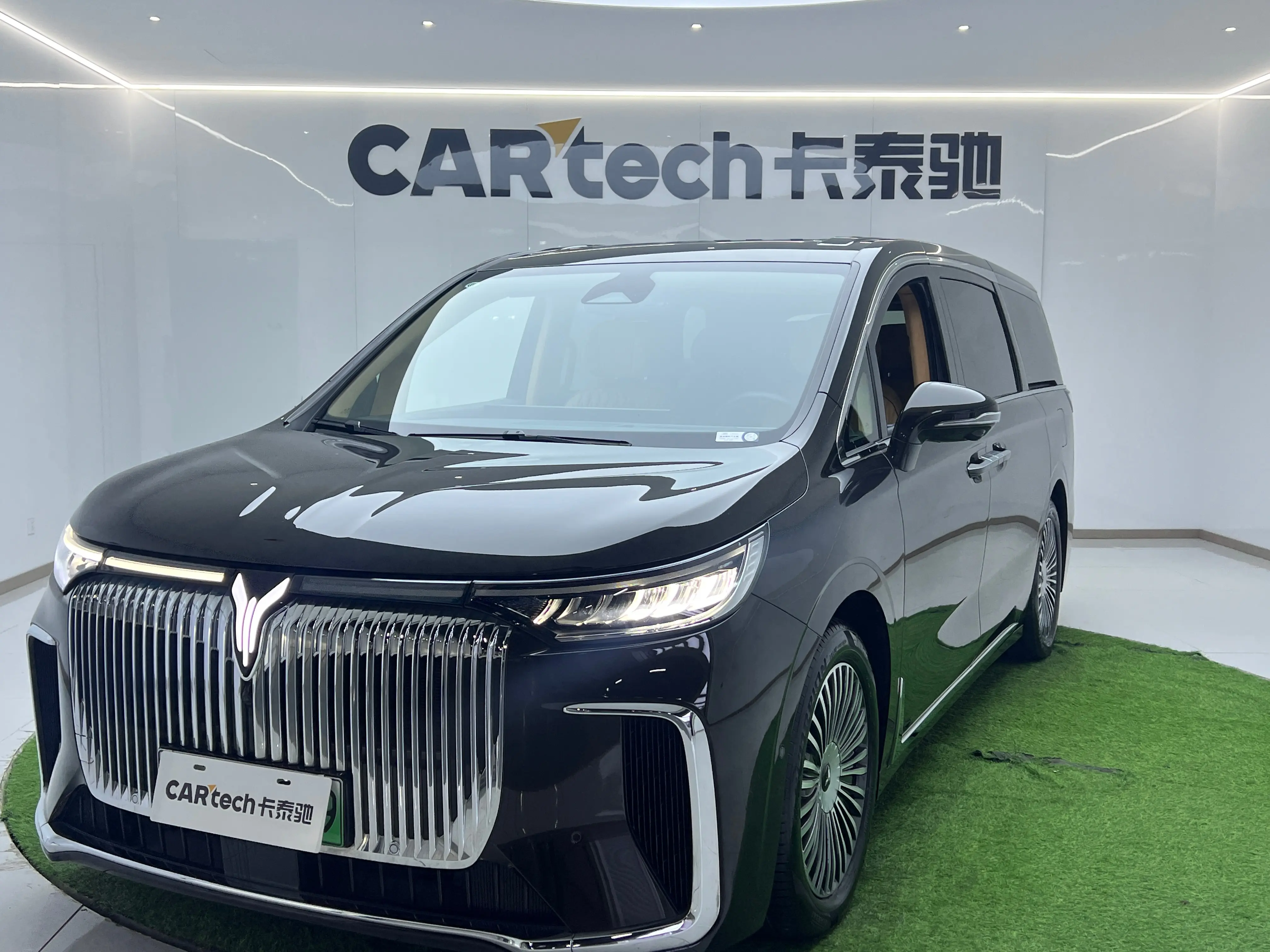 Voyah Lantu Dreamer PHEV  из Китая