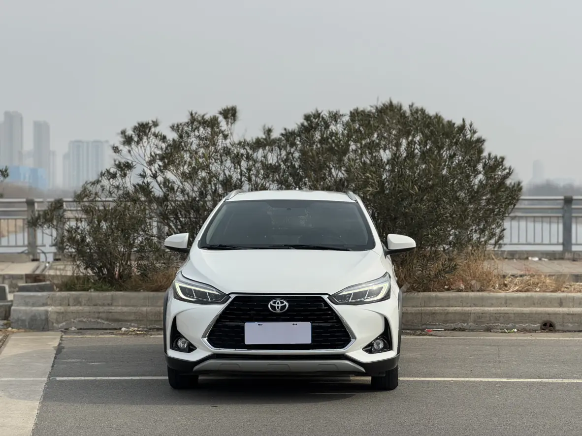 Toyota Yaris L  из Китая