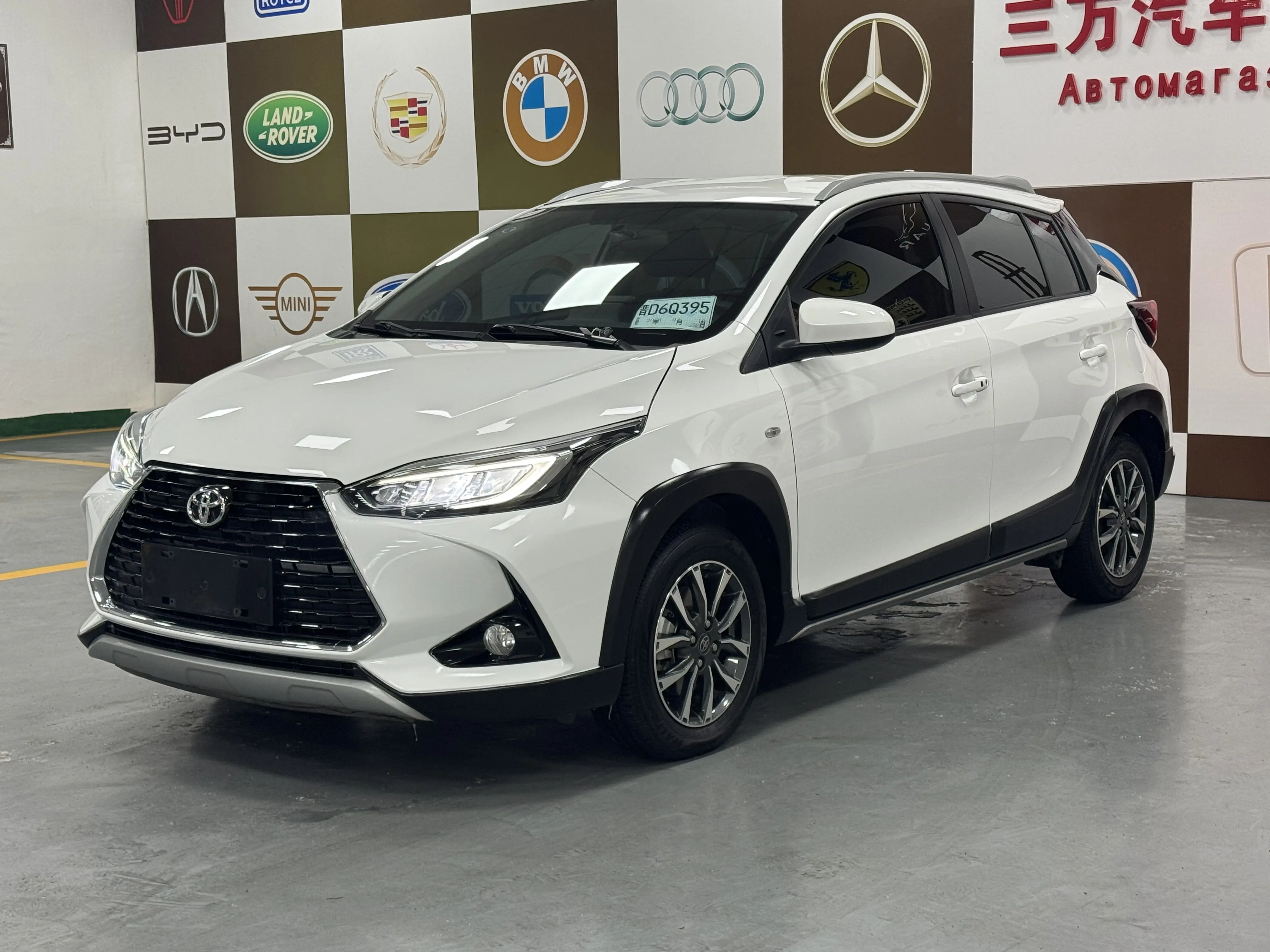 Toyota Yaris L  из Китая