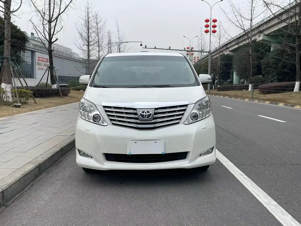 Toyota Alphard (Elfa)  из Китая