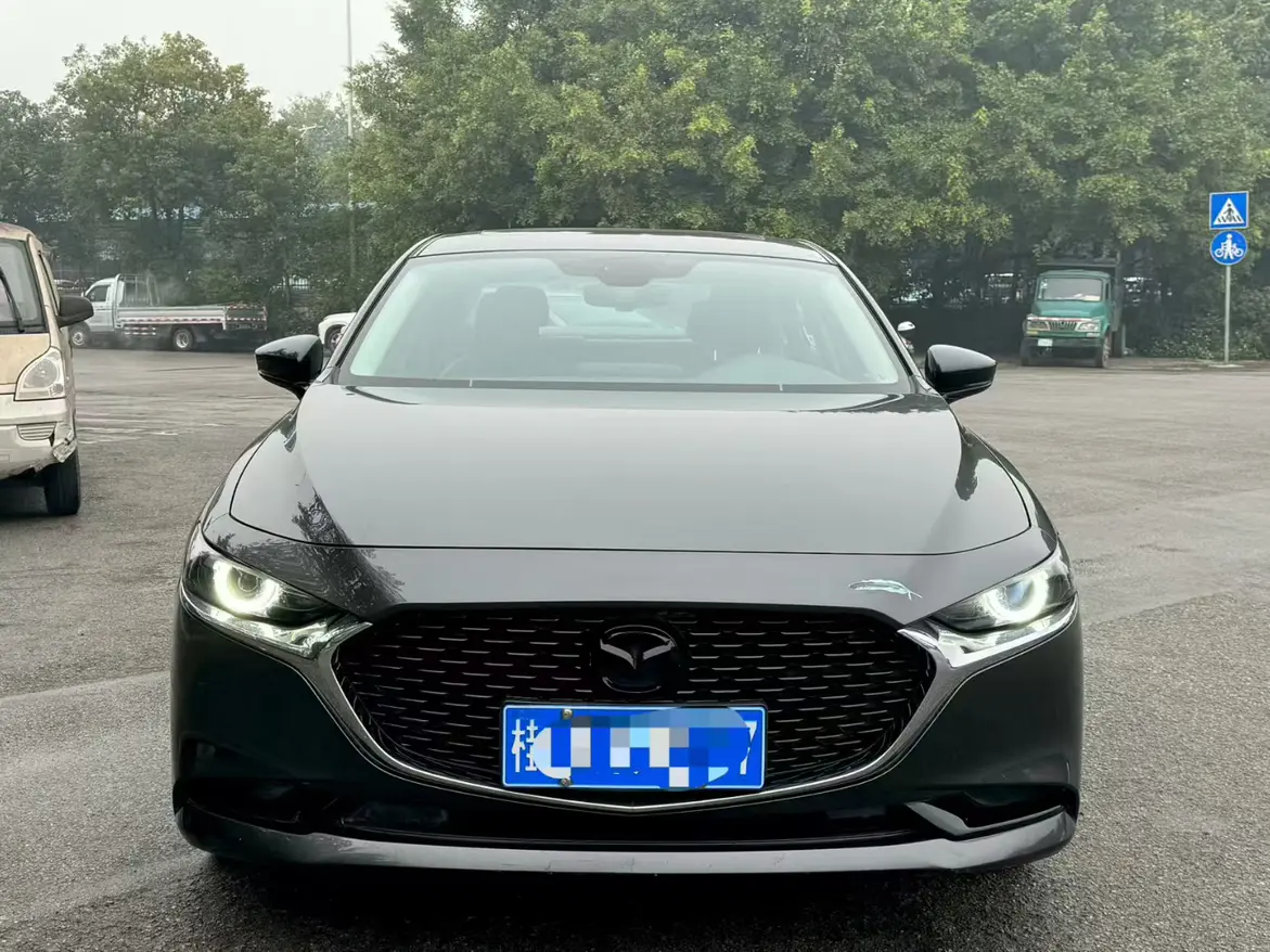 Mazda Axela (Mazda3)  из Китая