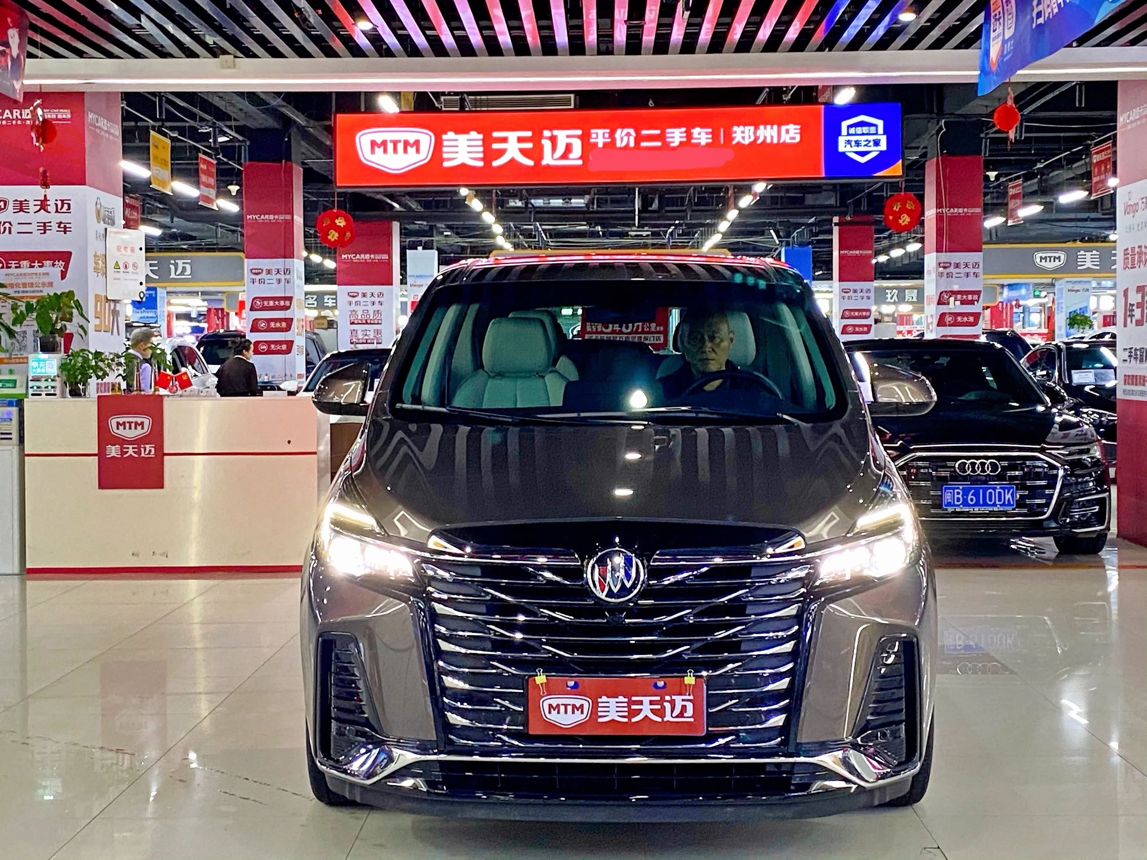 Buick GL8  из Китая