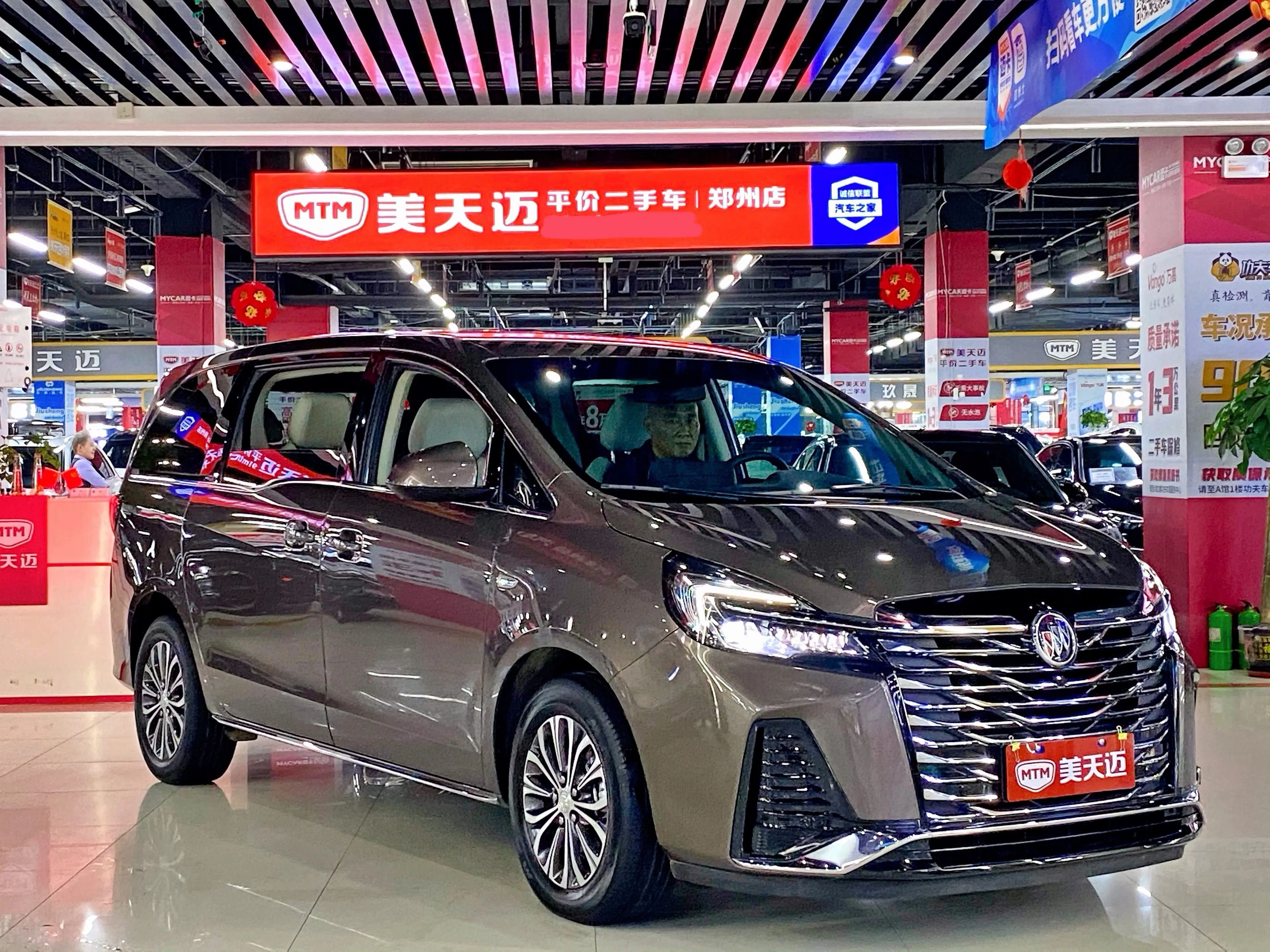 Buick GL8  из Китая