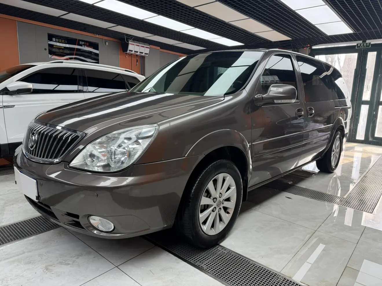 Buick GL8  из Китая