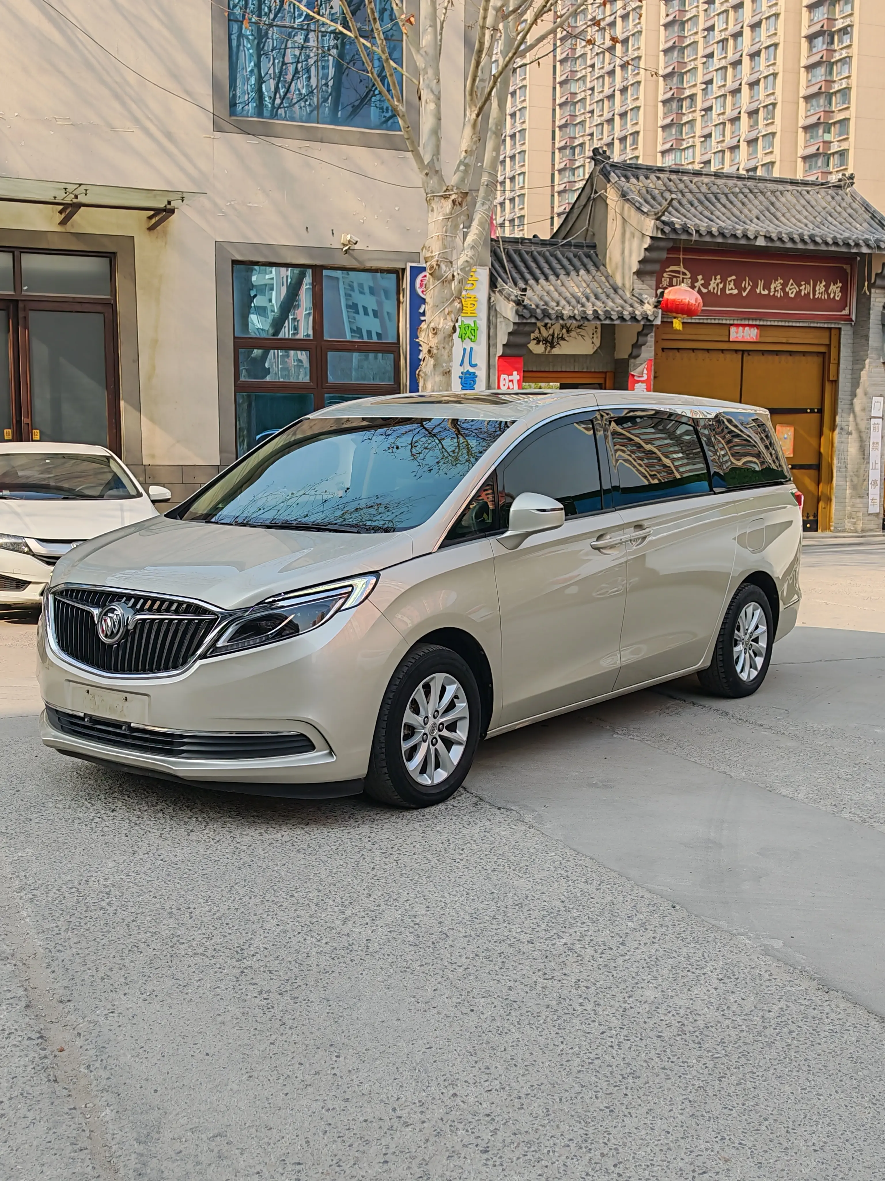 Buick GL8  из Китая