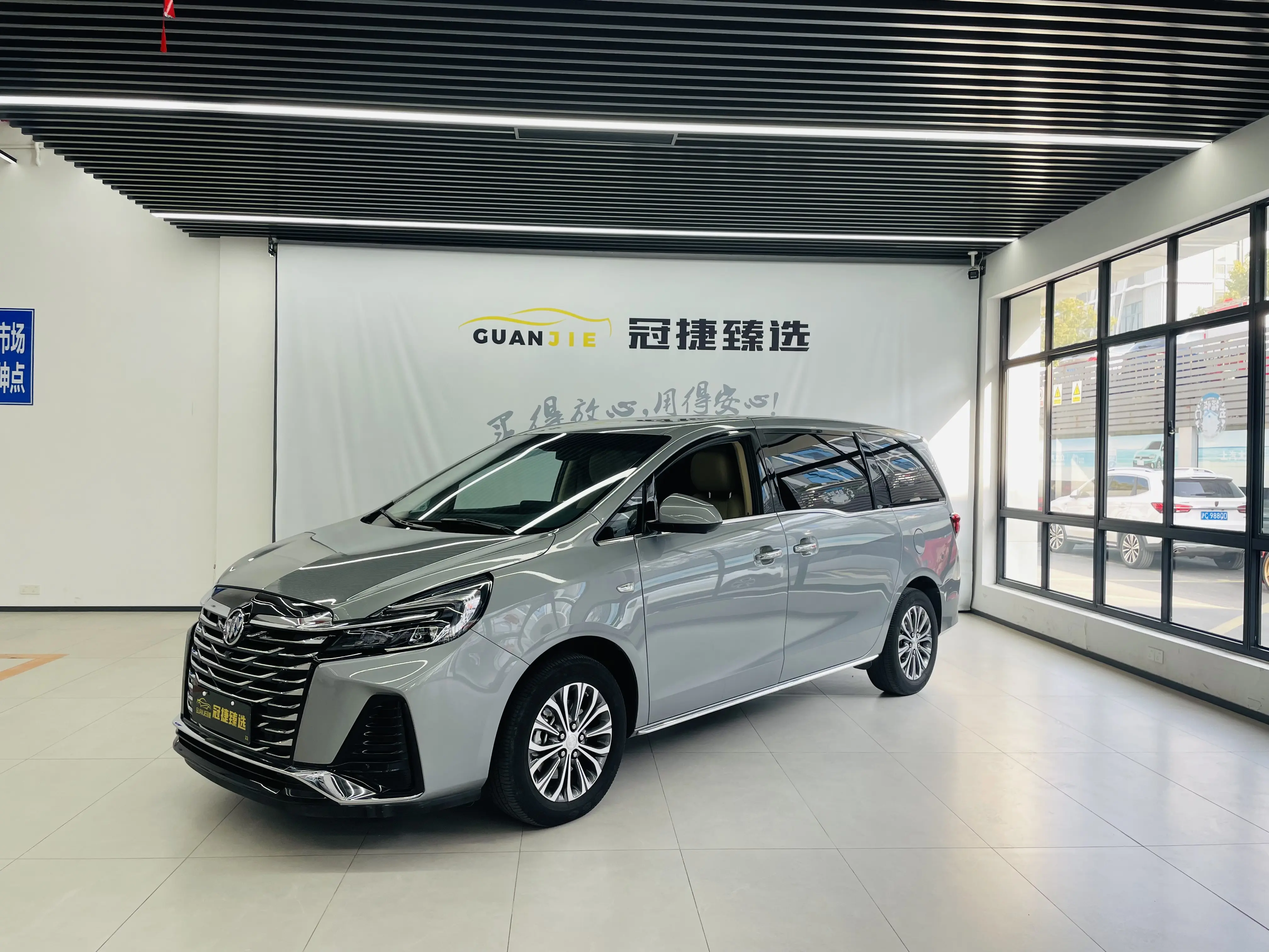 Buick GL8  из Китая