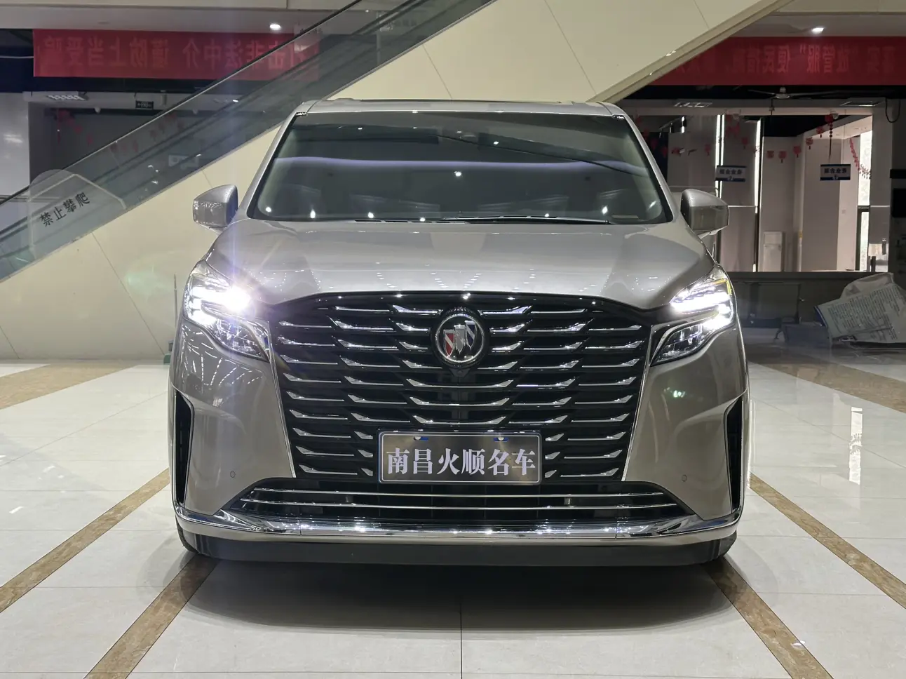 Buick GL8  из Китая