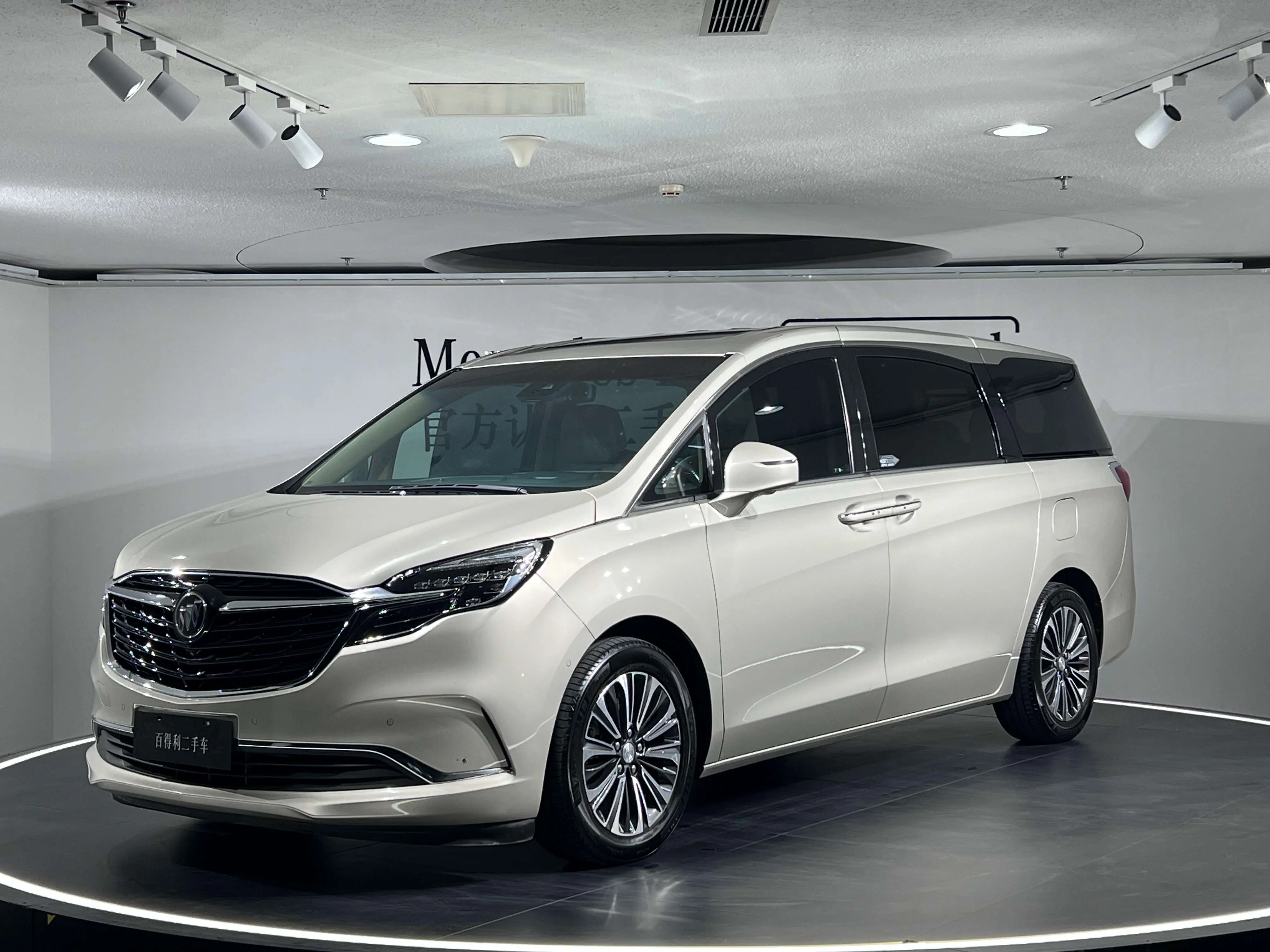 Buick GL8  из Китая