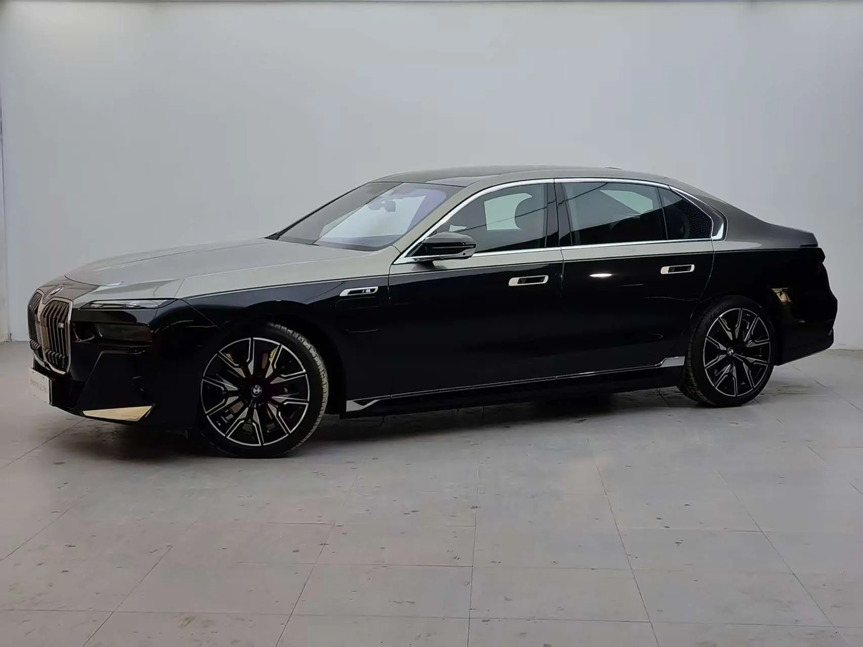 BMW 7 Series PHEV  из Китая