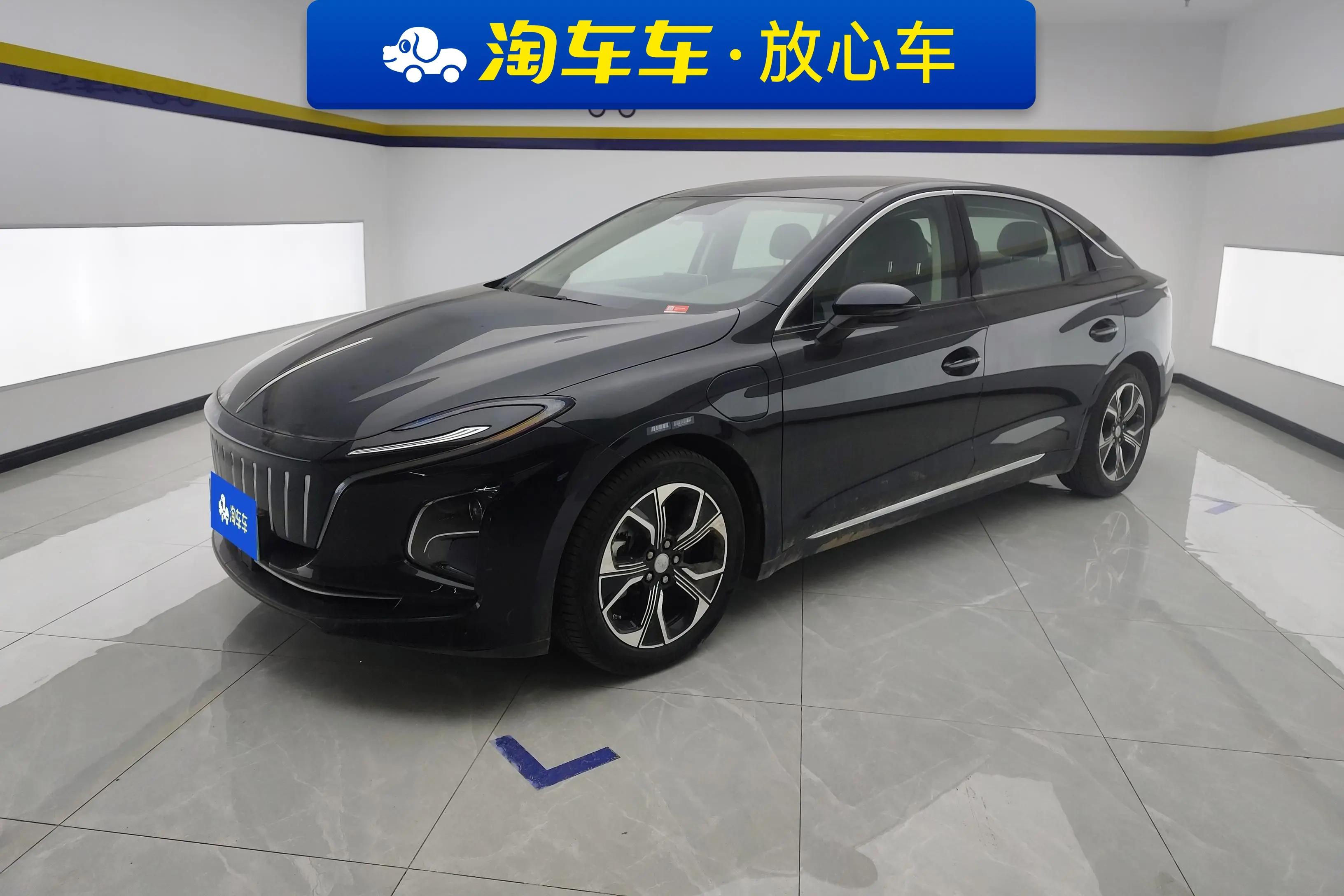 Hongqi E-QM5  из Китая