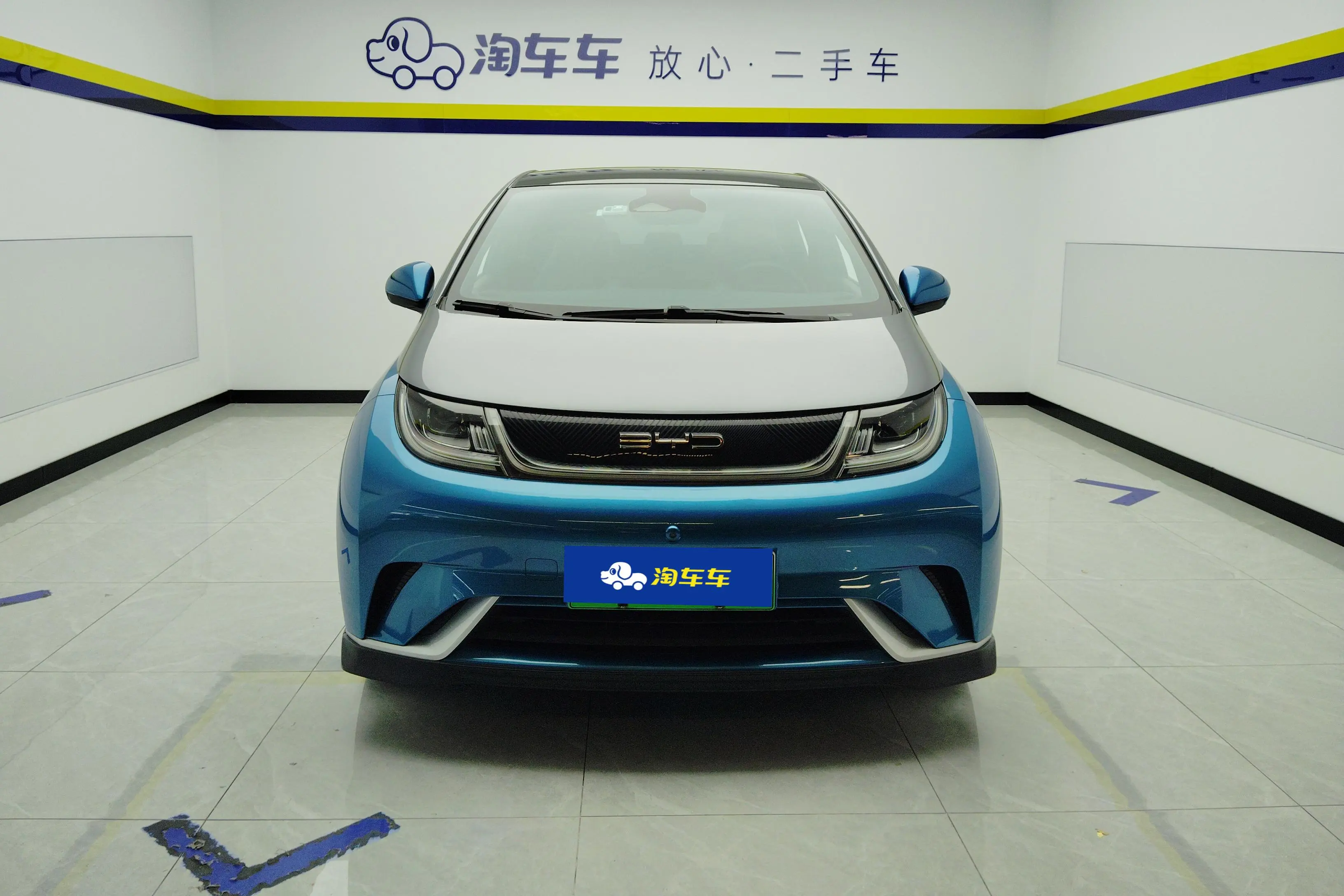 BYD Dolphin  из Китая