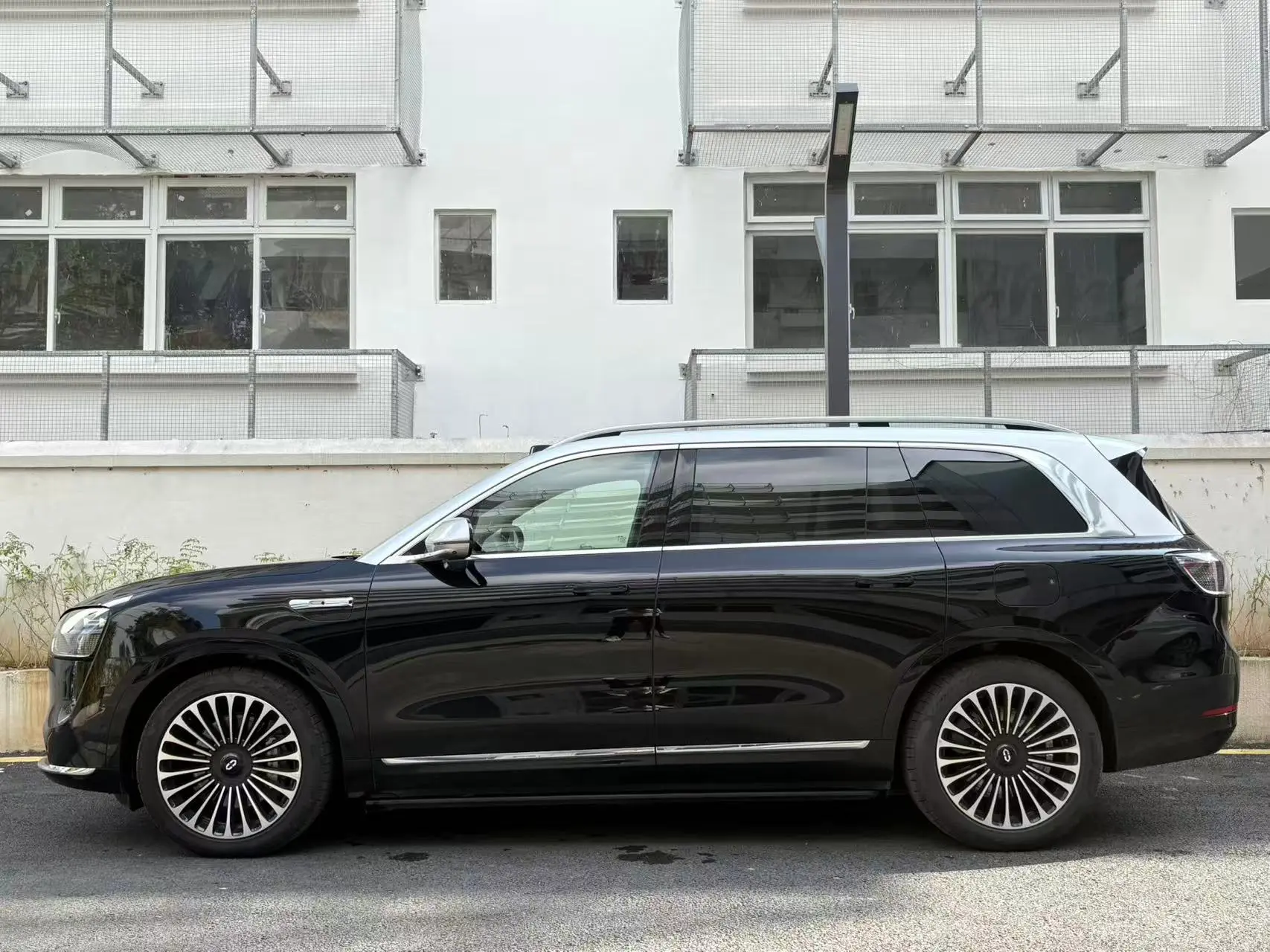 AITO M9 (Wenjie M9)  из Китая