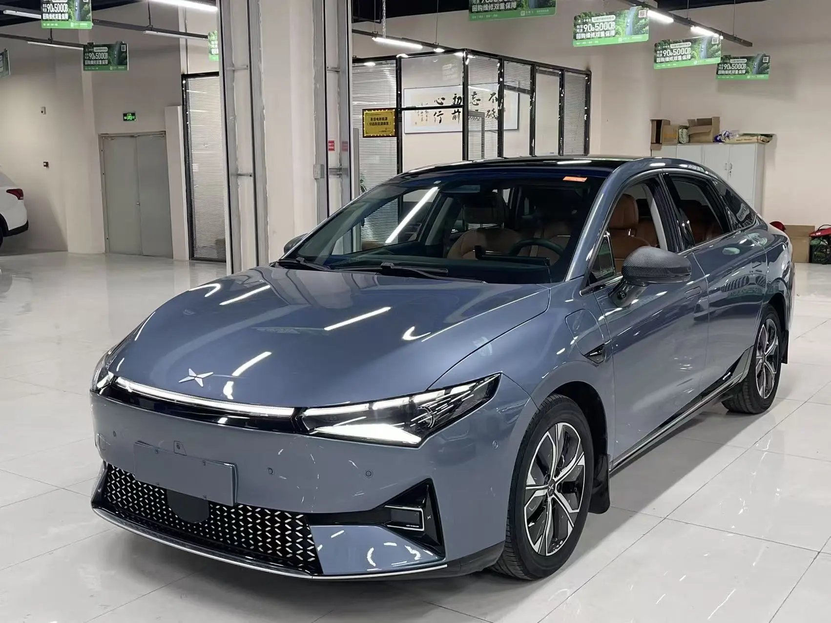 Xpeng P5  из Китая