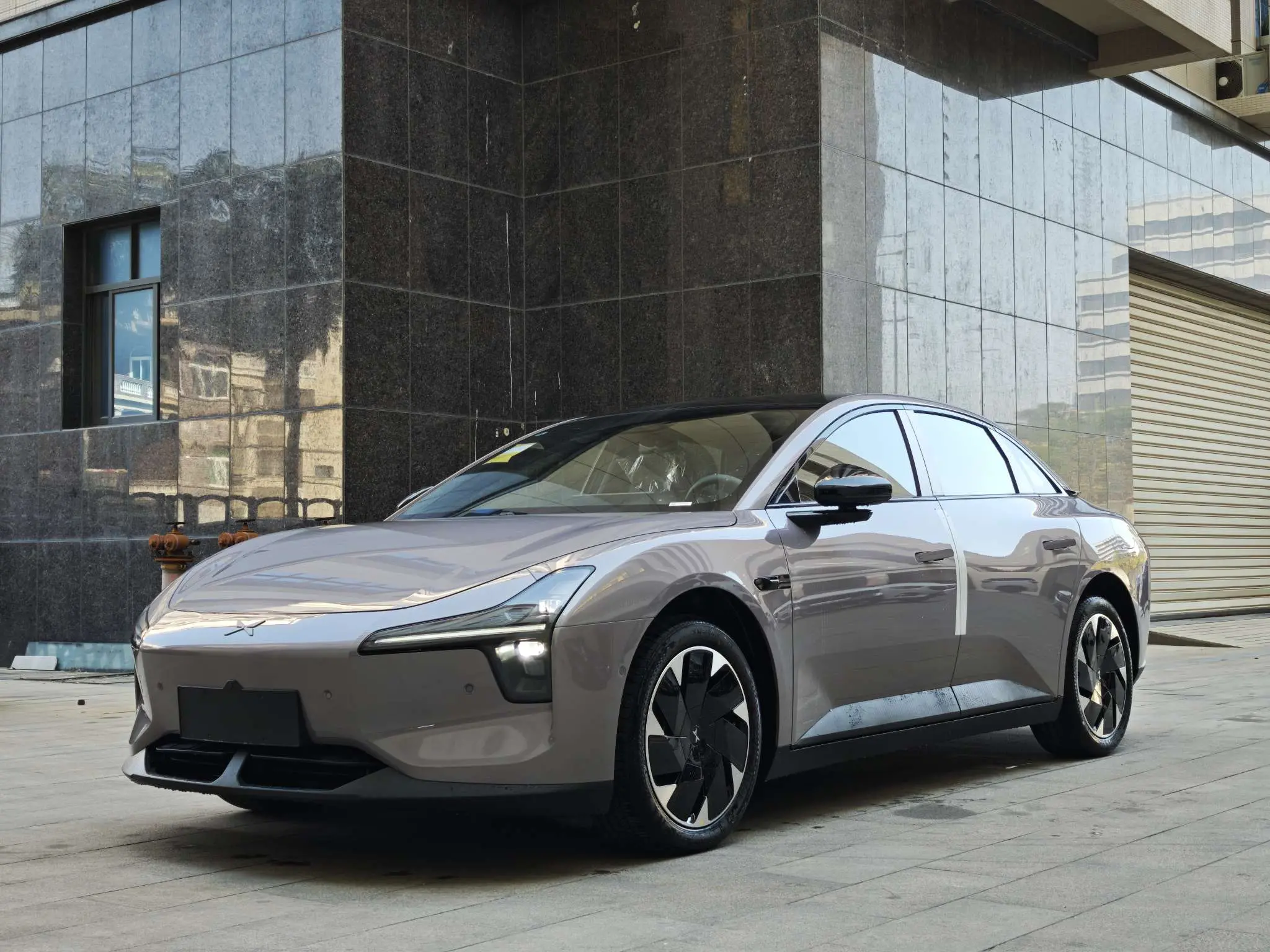 Xpeng Xiaopeng MONA M03  из Китая