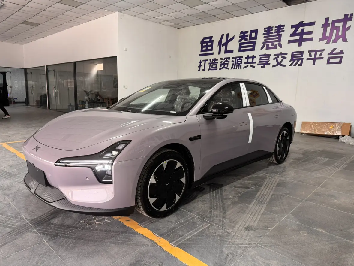 Xpeng Xiaopeng MONA M03  из Китая