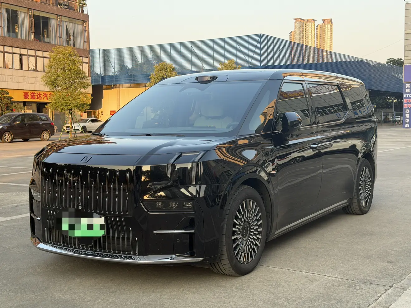 ZEEKR 009  из Китая