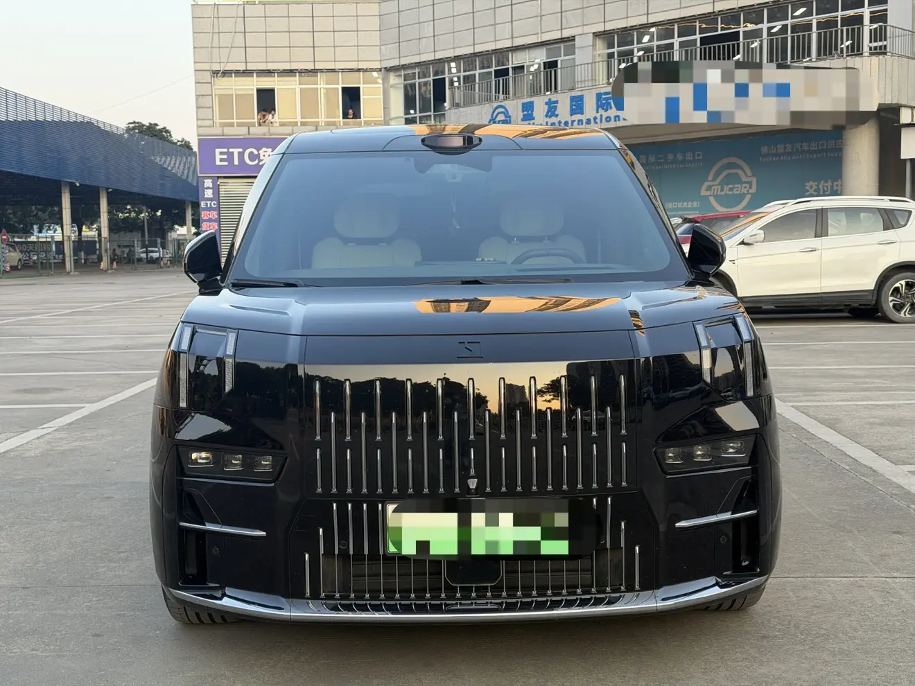 ZEEKR 009  из Китая