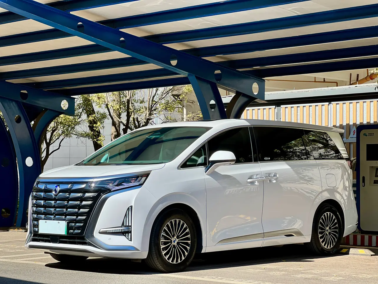 Denza D9 DM  из Китая