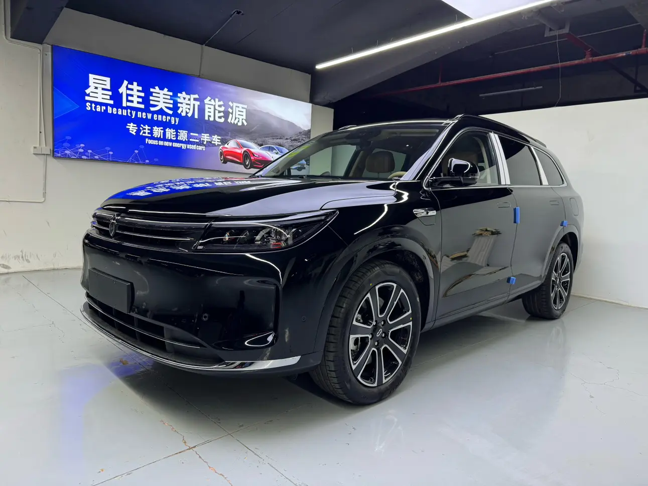 AITO M7 (Wenjie M7)  из Китая