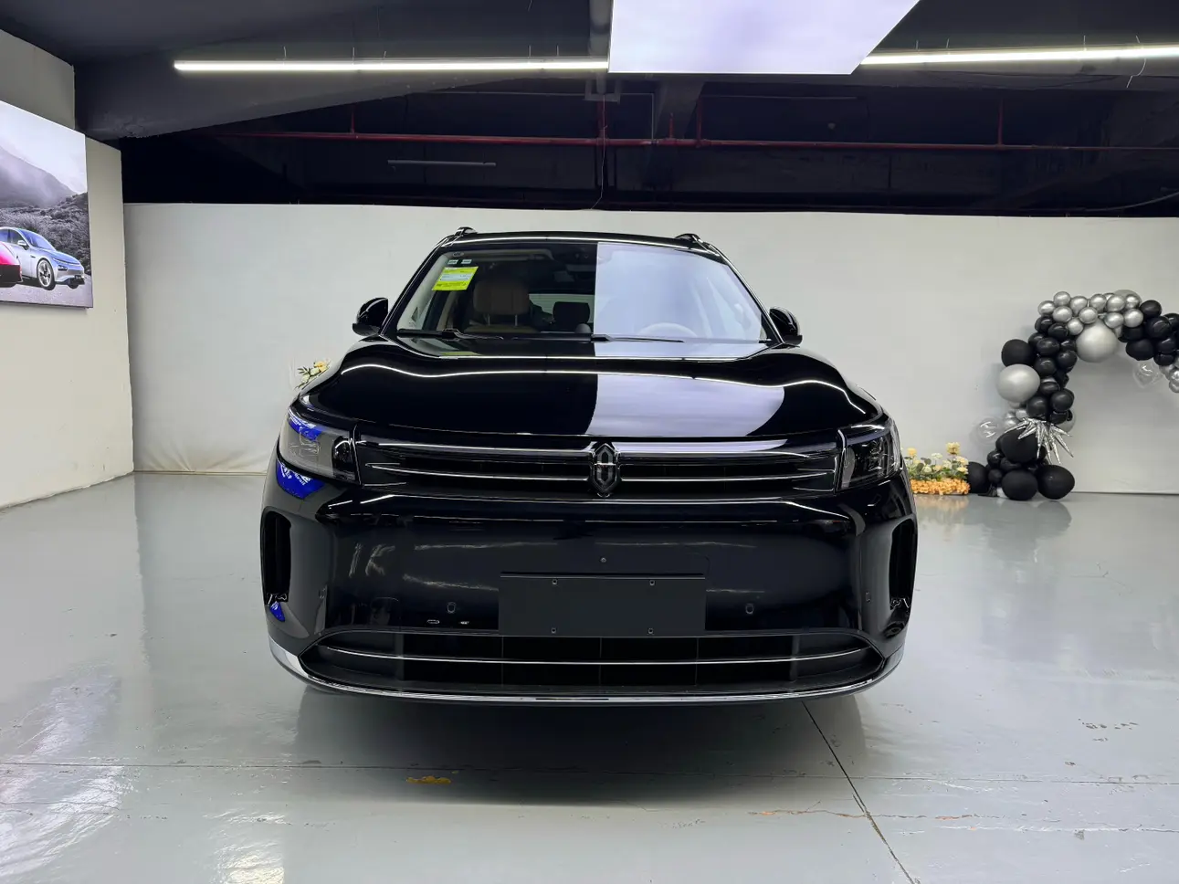 AITO M7 (Wenjie M7)  из Китая