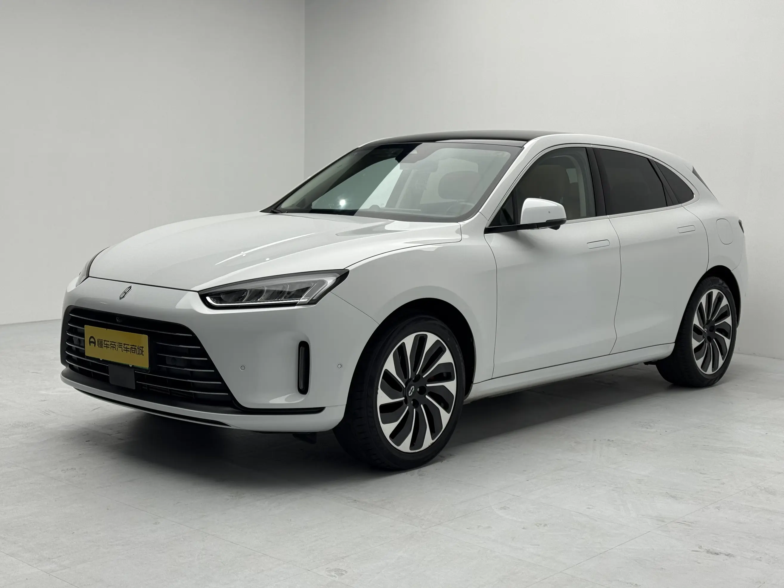 AITO M5 (Wenjie M5)  из Китая