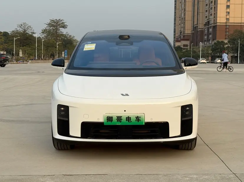 Li Ideal i8  из Китая