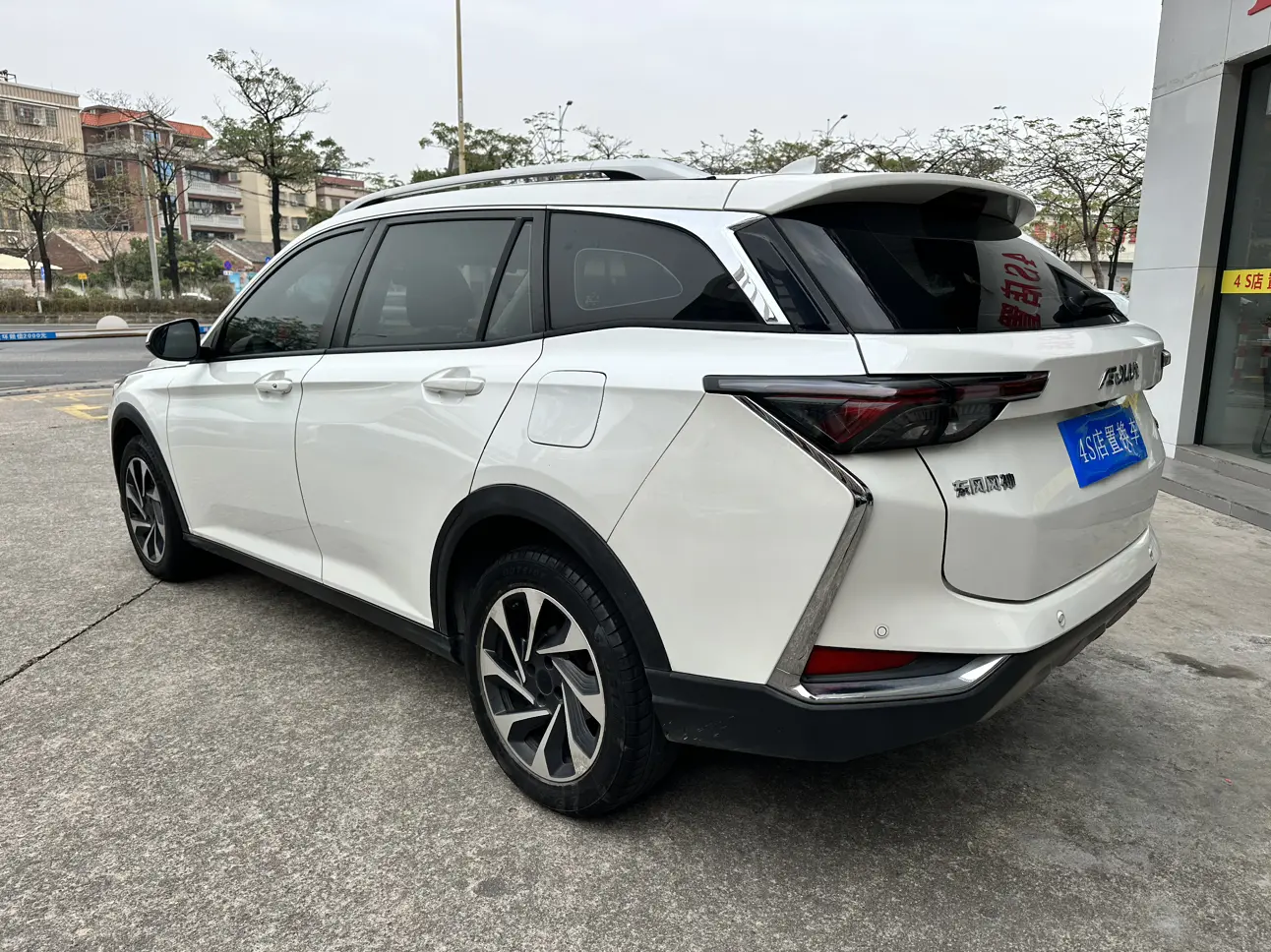 Dongfeng Yixuan GS  из Китая