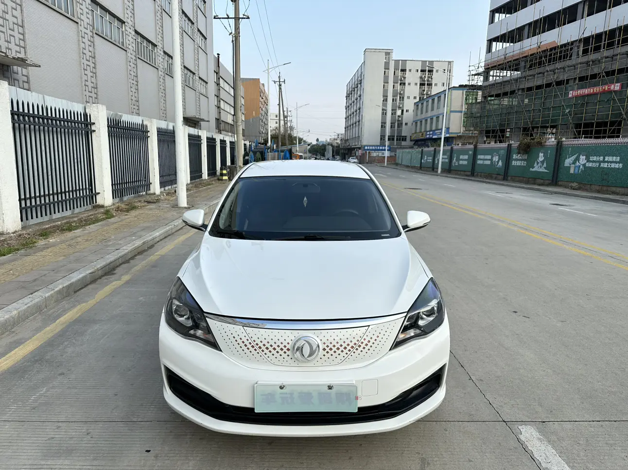 Dongfeng Fengshen E70  из Китая