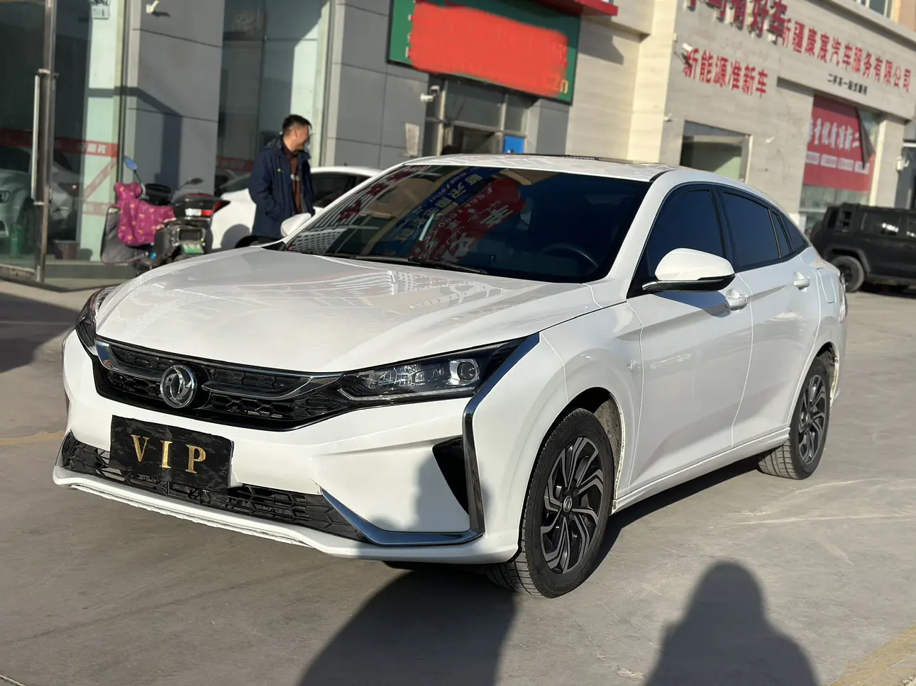 Dongfeng Yixuan  из Китая