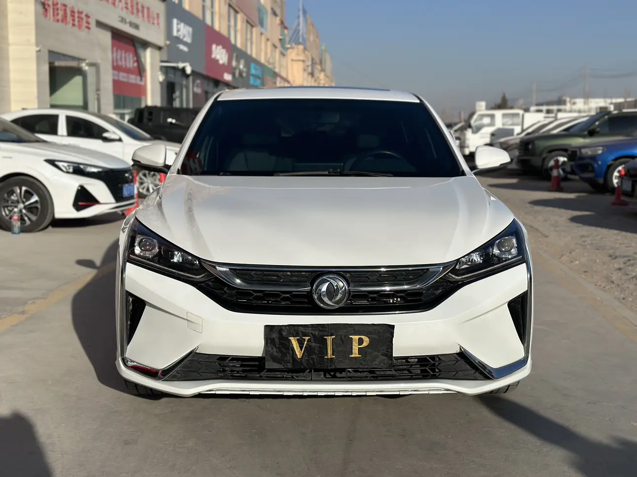 Dongfeng Yixuan  из Китая