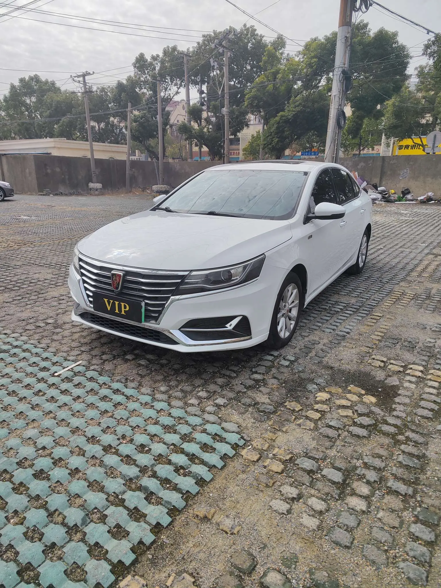 Roewe ei6  из Китая