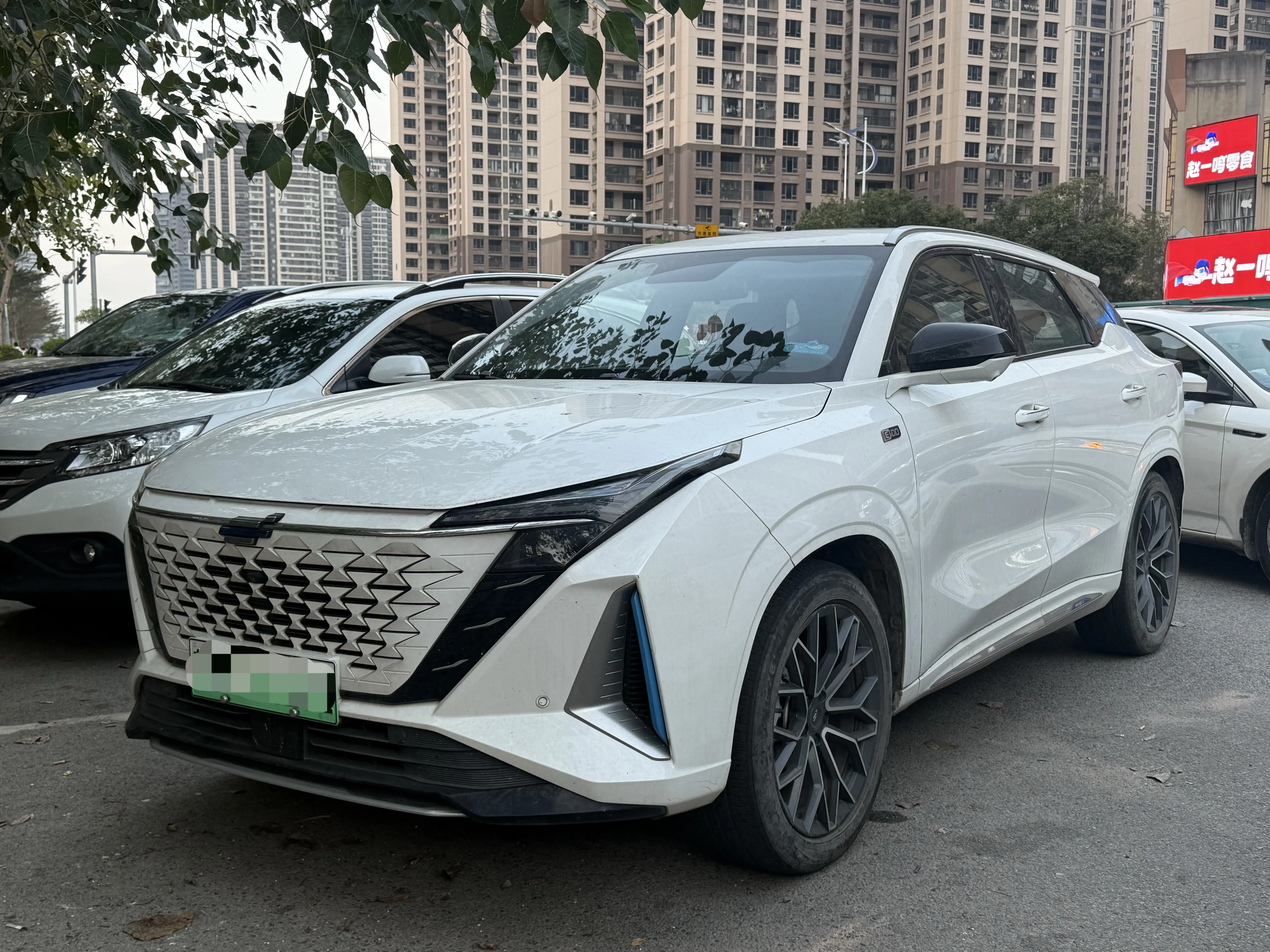 Oshan Changan Auchan Z6 iDD new energy  из Китая