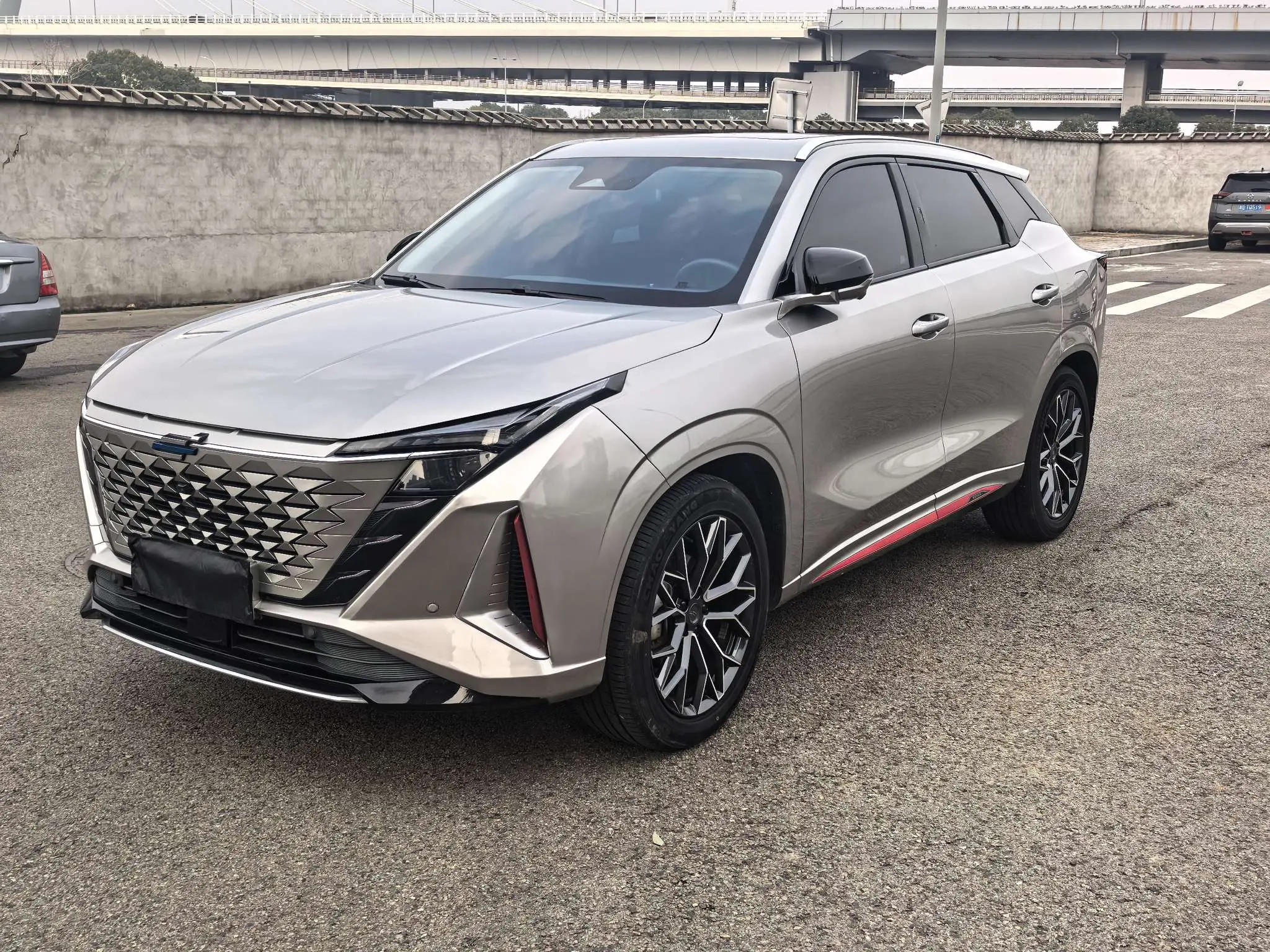 Oshan Changan Auchan Z6  из Китая