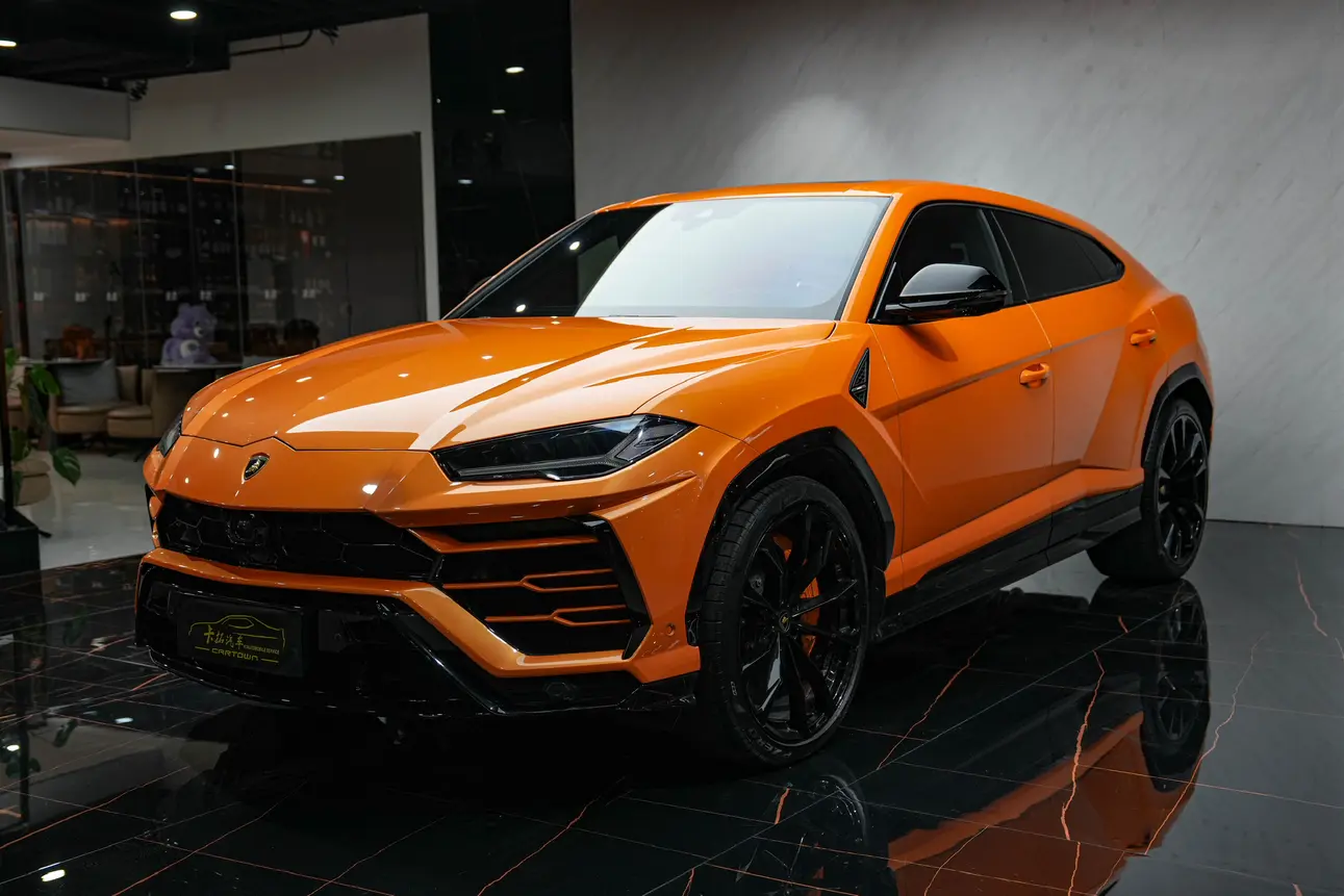 Lamborghini Urus  из Китая