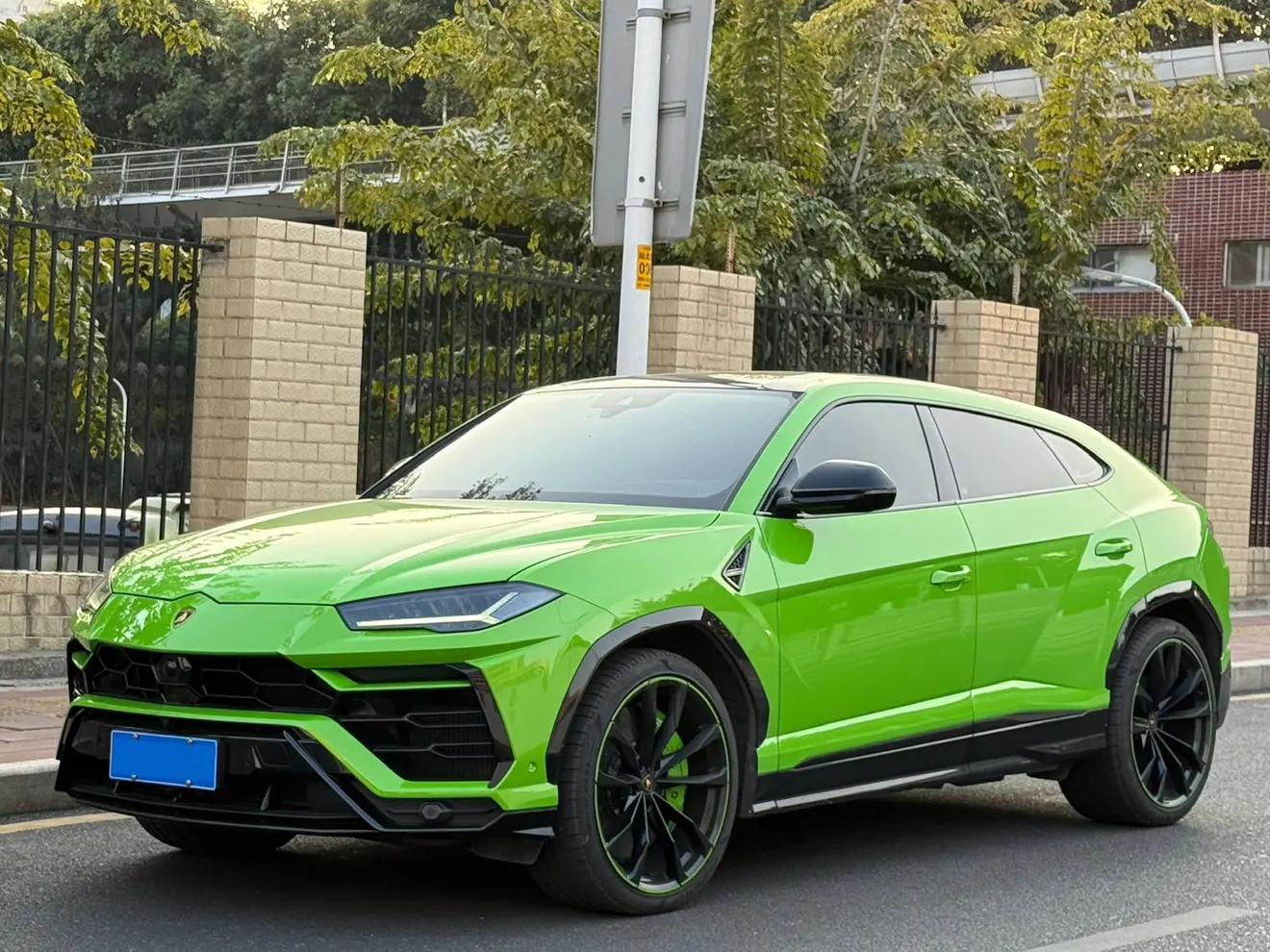Lamborghini Urus  из Китая