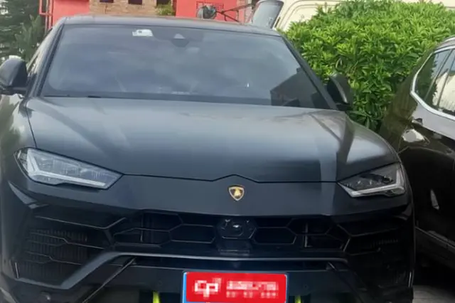 Lamborghini Urus  из Китая