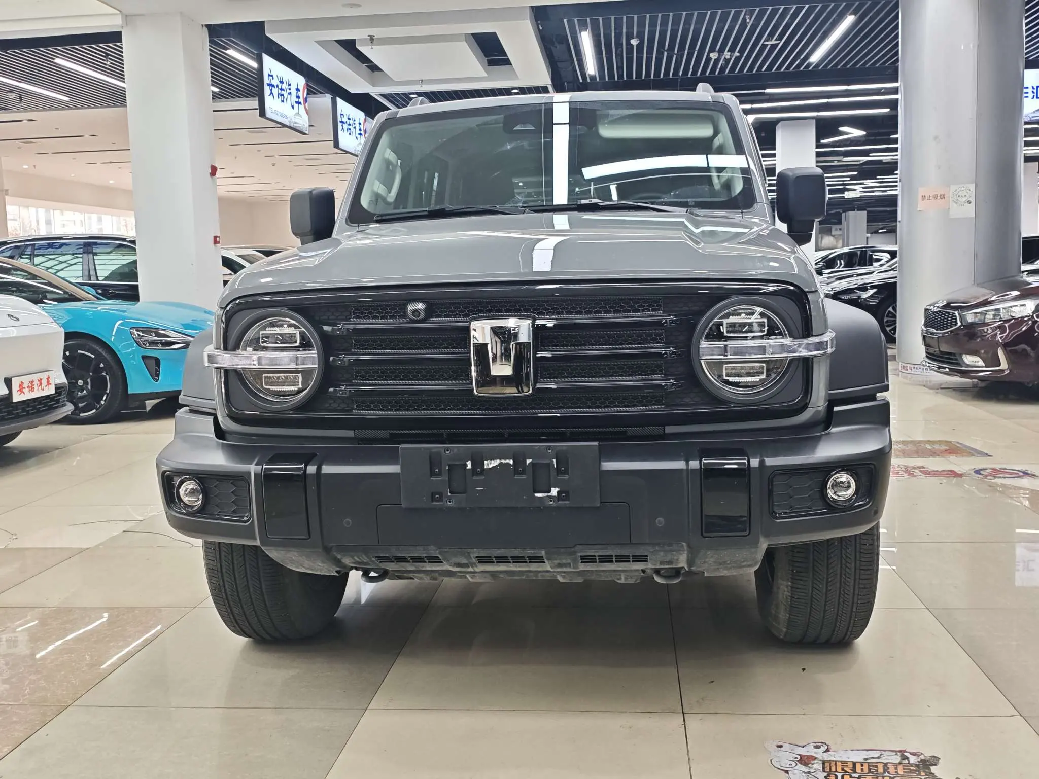 Tank 300  из Китая