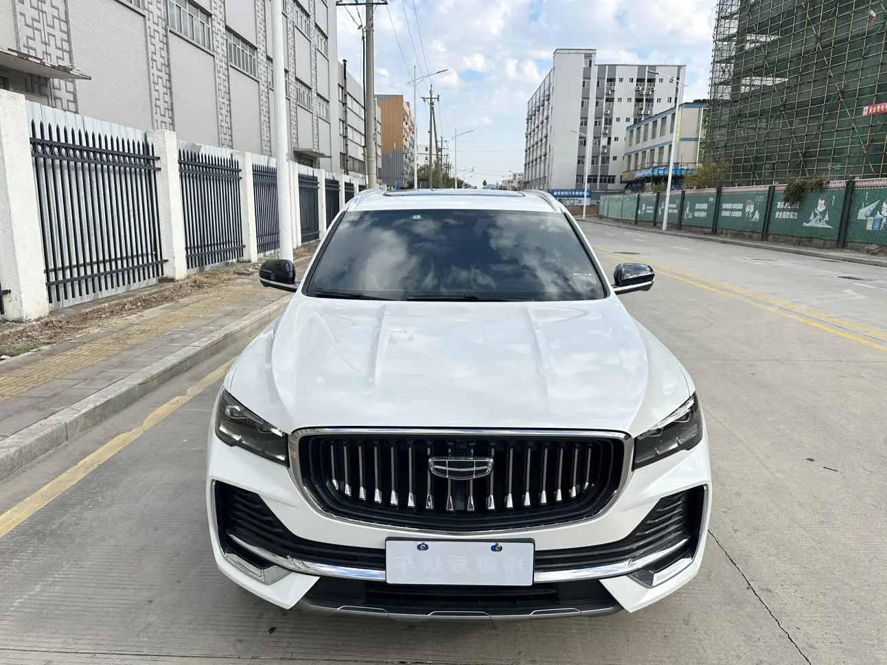 Geely Monjaro (Xingyue L)  из Китая