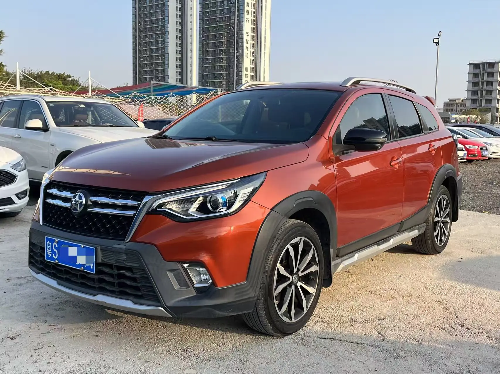 Kai Chen Venucia T70  из Китая