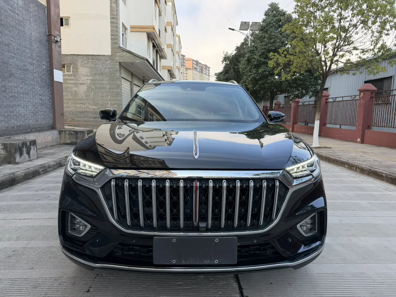 Hongqi HS5  из Китая