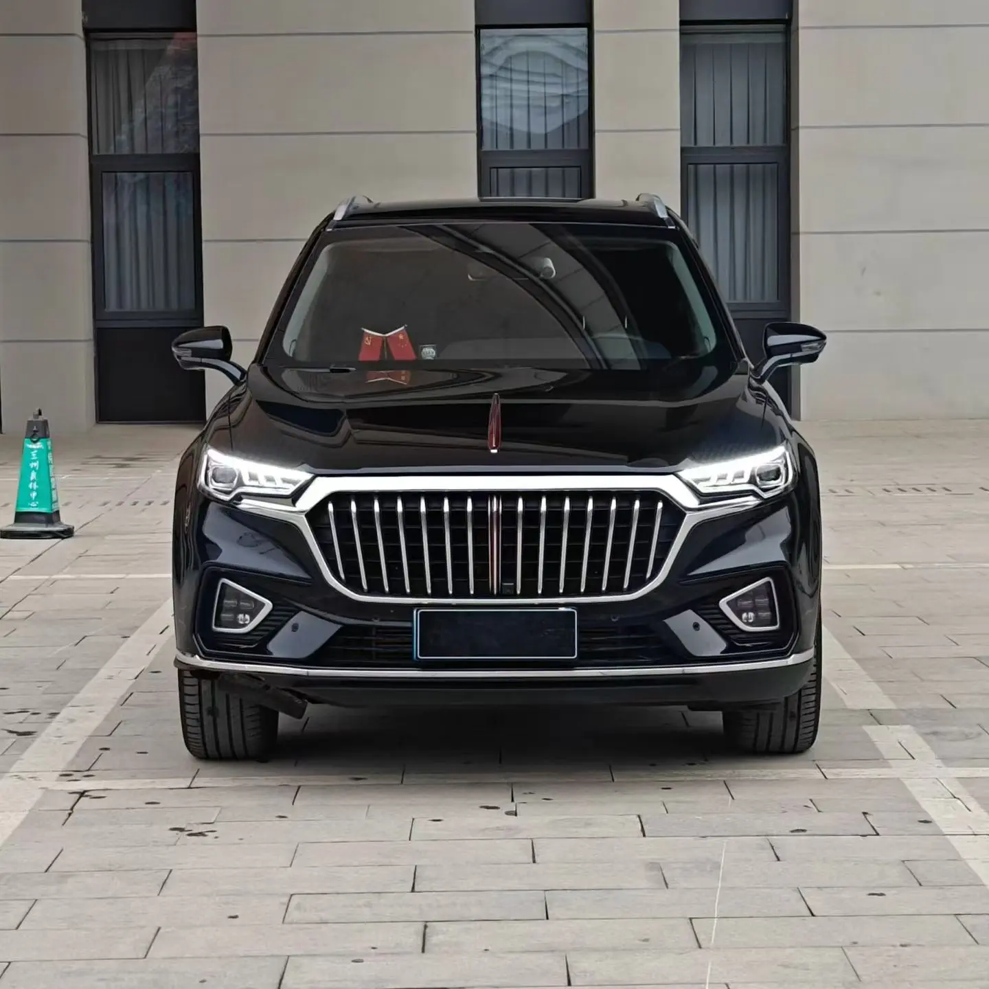 Hongqi HS5  из Китая