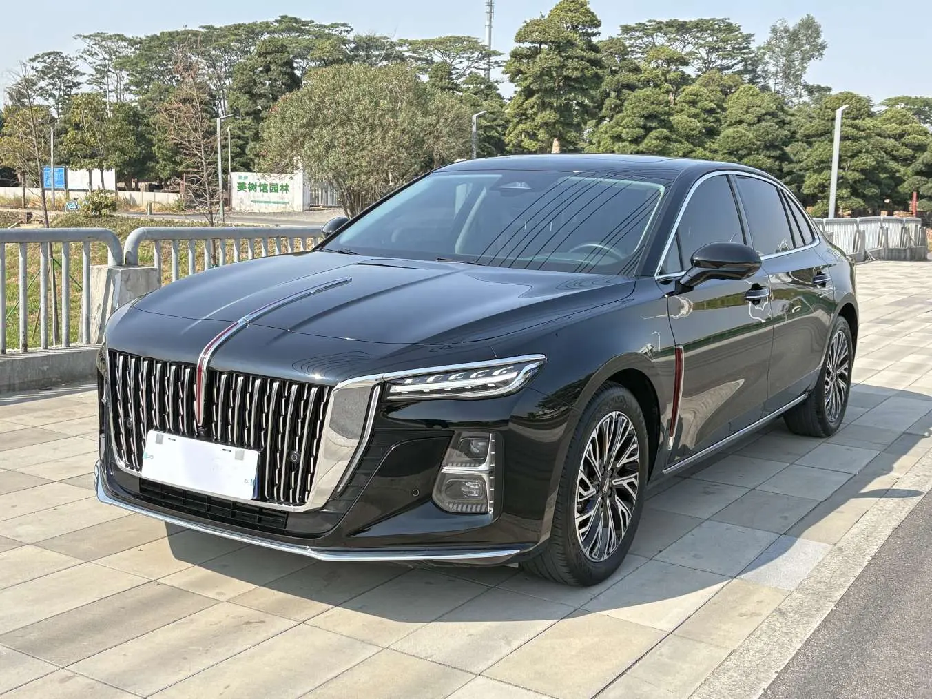 Hongqi H5  из Китая