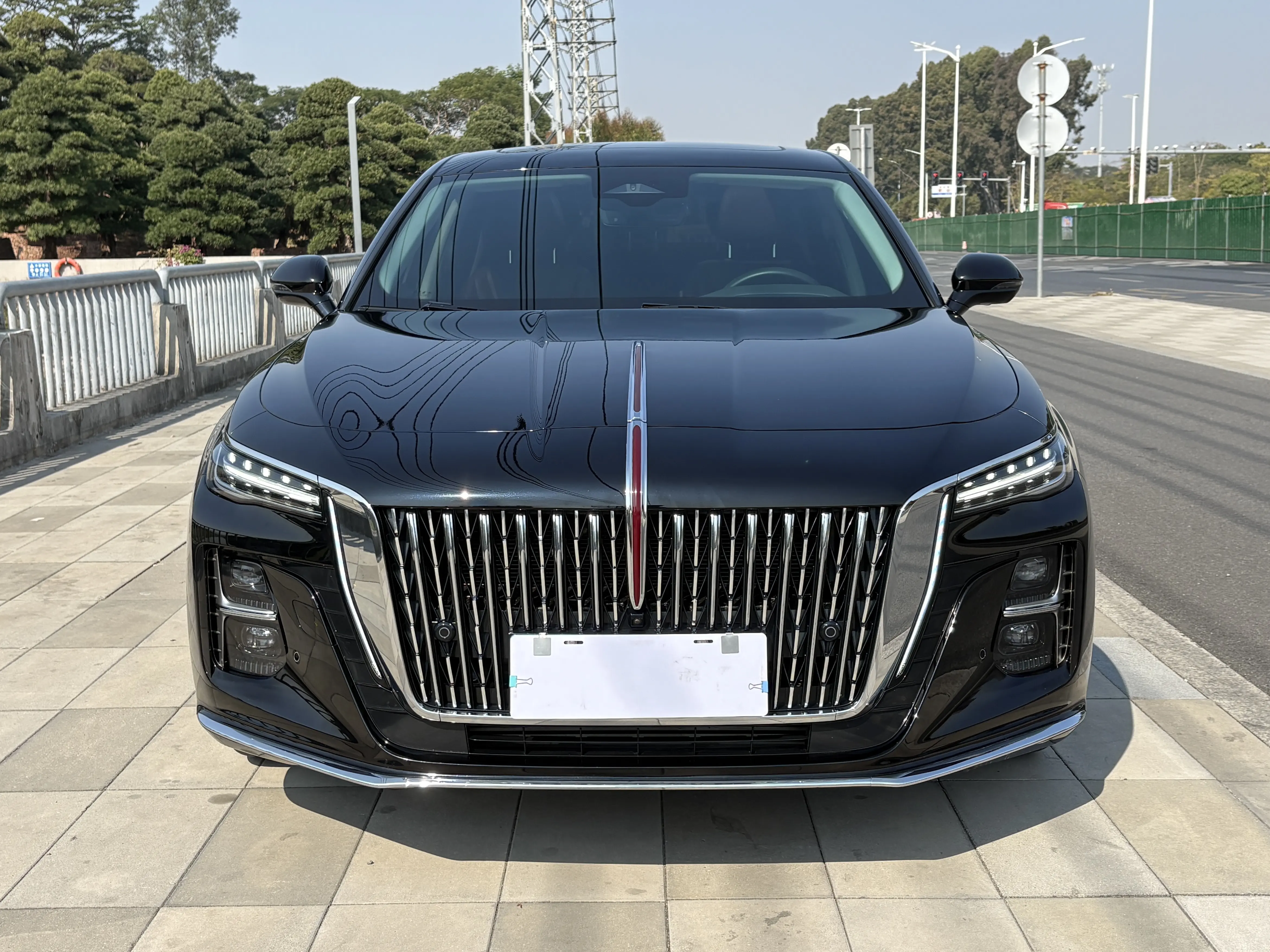 Hongqi H5  из Китая