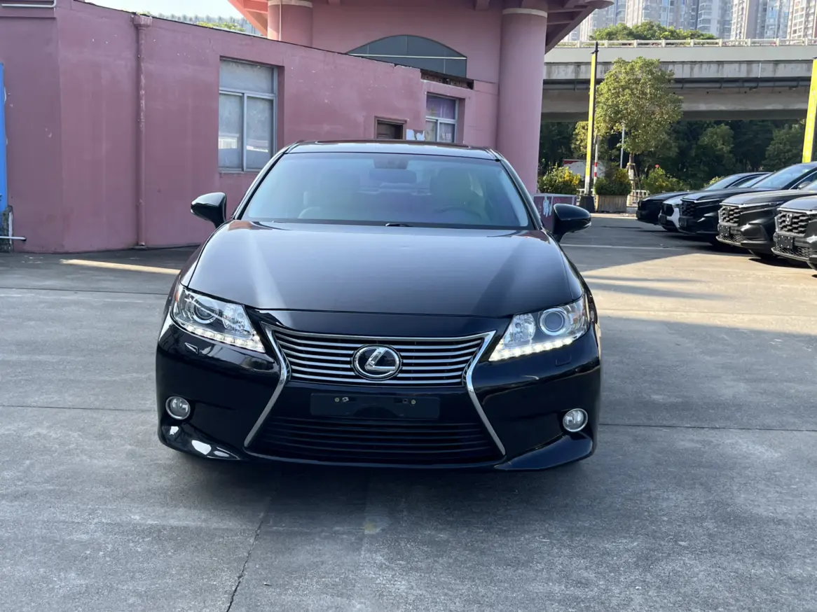 Lexus ES  из Китая