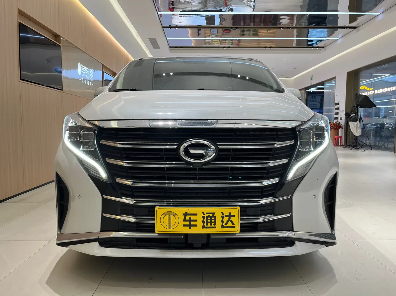 GAC Trumpchi M8  из Китая
