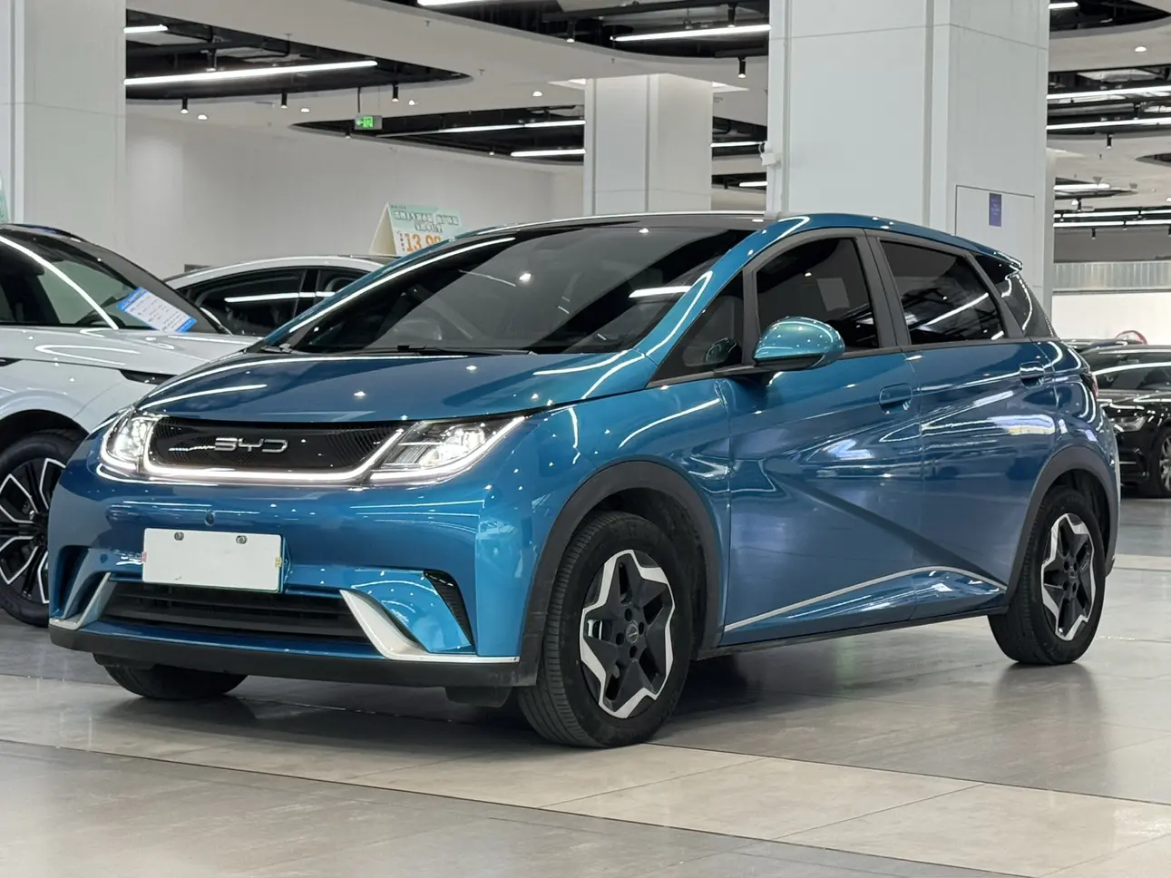 BYD Dolphin  из Китая